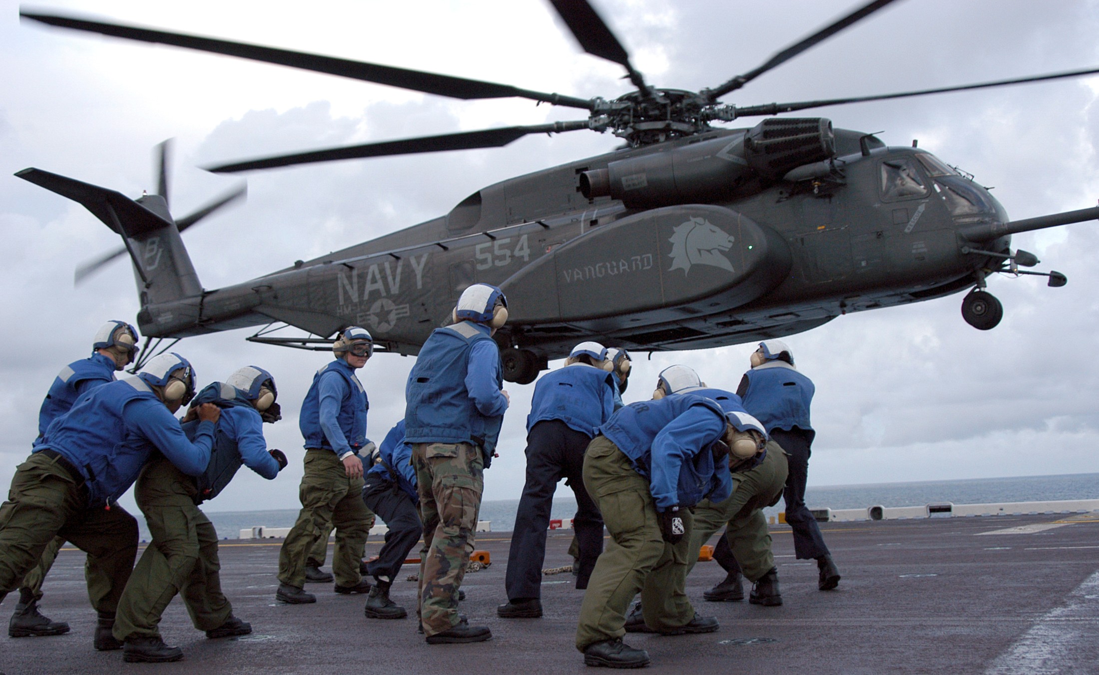 hm-14 vanguard helicopter mine countermeasures squadron navy mh-53e sea dragon 34