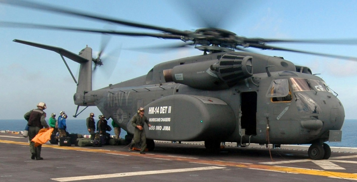 hm-14 vanguard helicopter mine countermeasures squadron navy mh-53e sea dragon 35 uss iwo jima lhd-7
