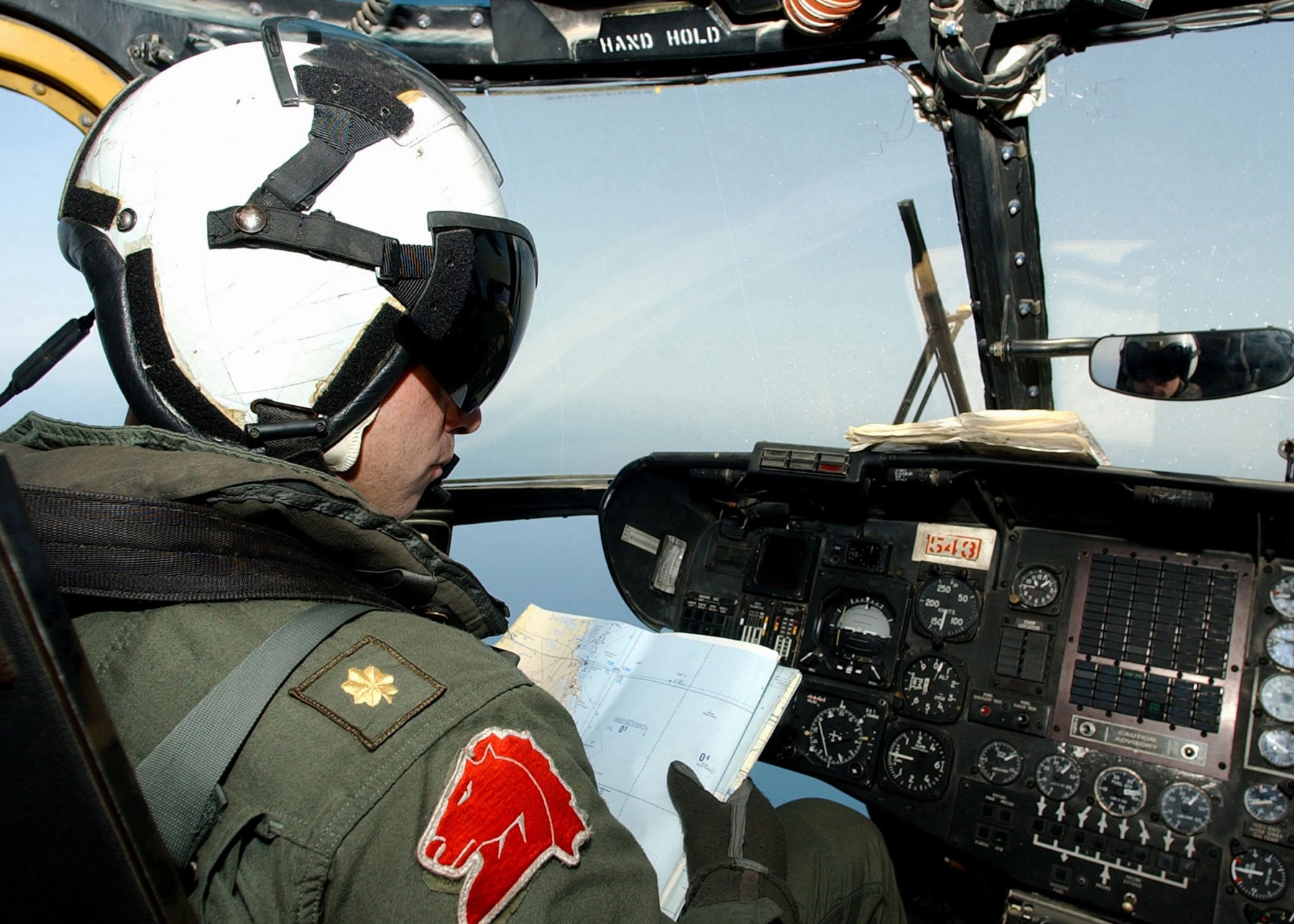 hm-14 vanguard helicopter mine countermeasures squadron navy mh-53e sea dragon 57 cockpit view
