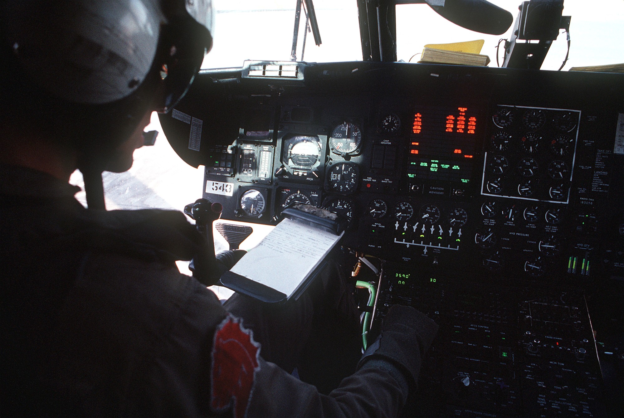 hm-14 vanguard helicopter mine countermeasures squadron navy mh-53e sea dragon 62 cockpit