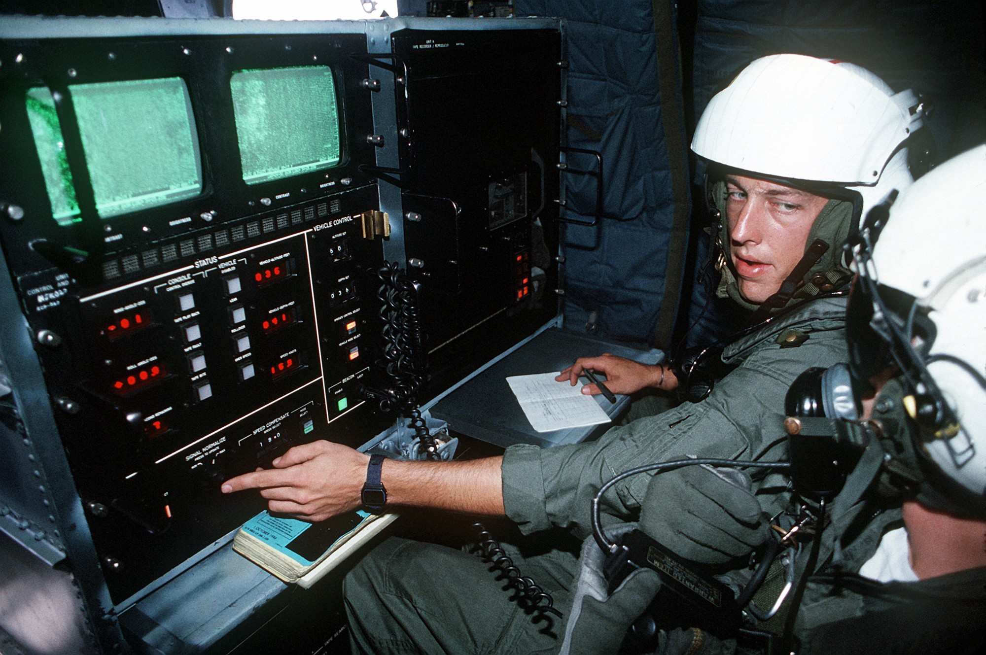 hm-14 vanguard helicopter mine countermeasures squadron navy mh-53e sea dragon 64 mcm console