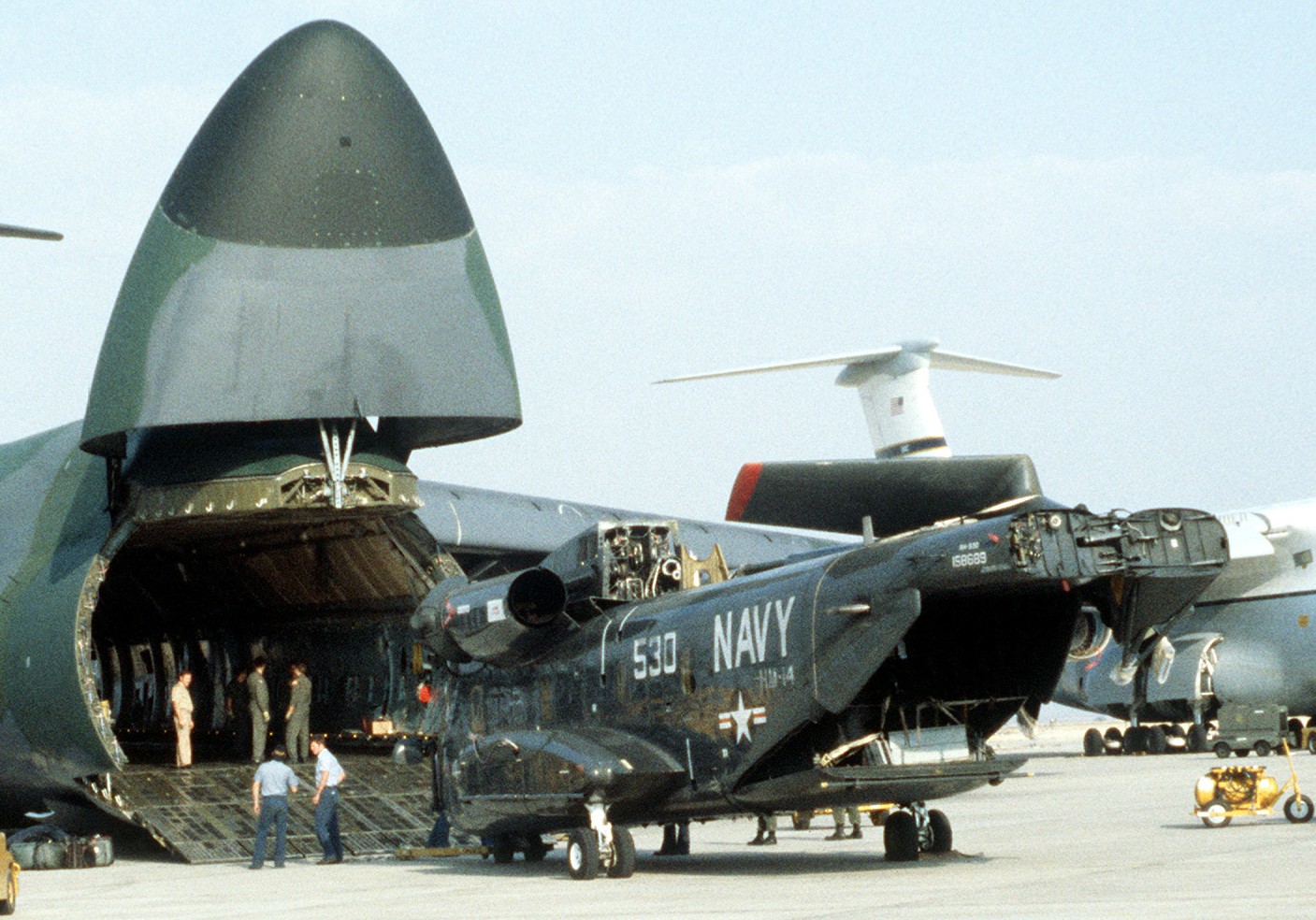 hm-14 vanguard helicopter mine countermeasures squadron navy rh-53d sea stallion 89