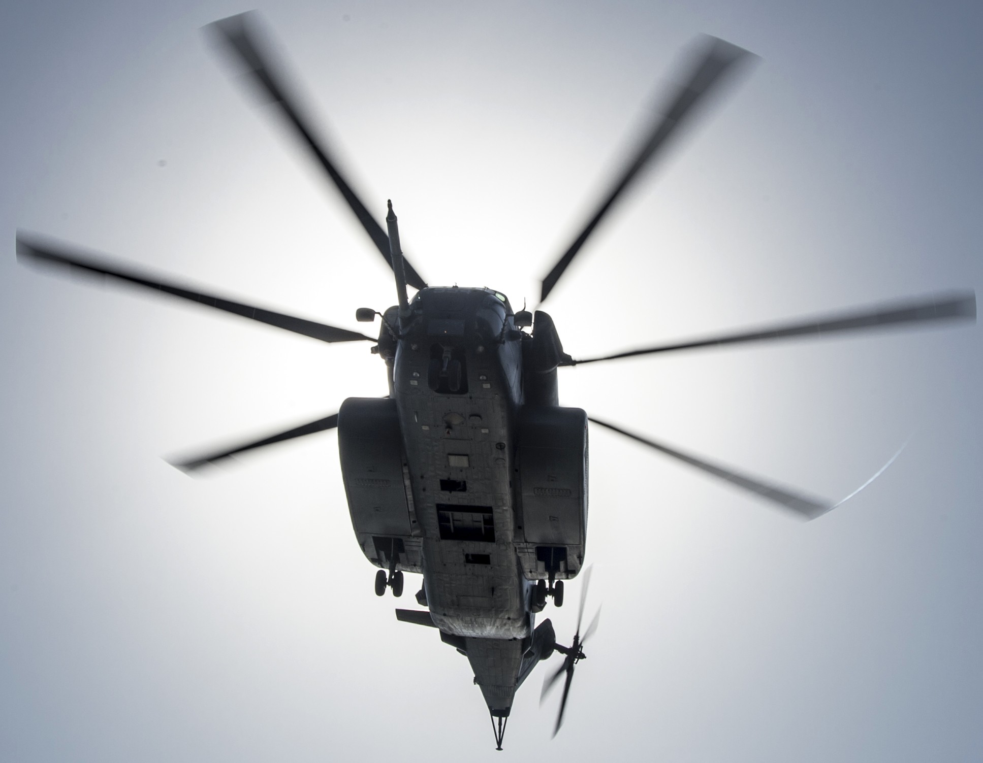 hm-14 vanguard helicopter mine countermeasures squadron navy mh-53e sea dragon 107