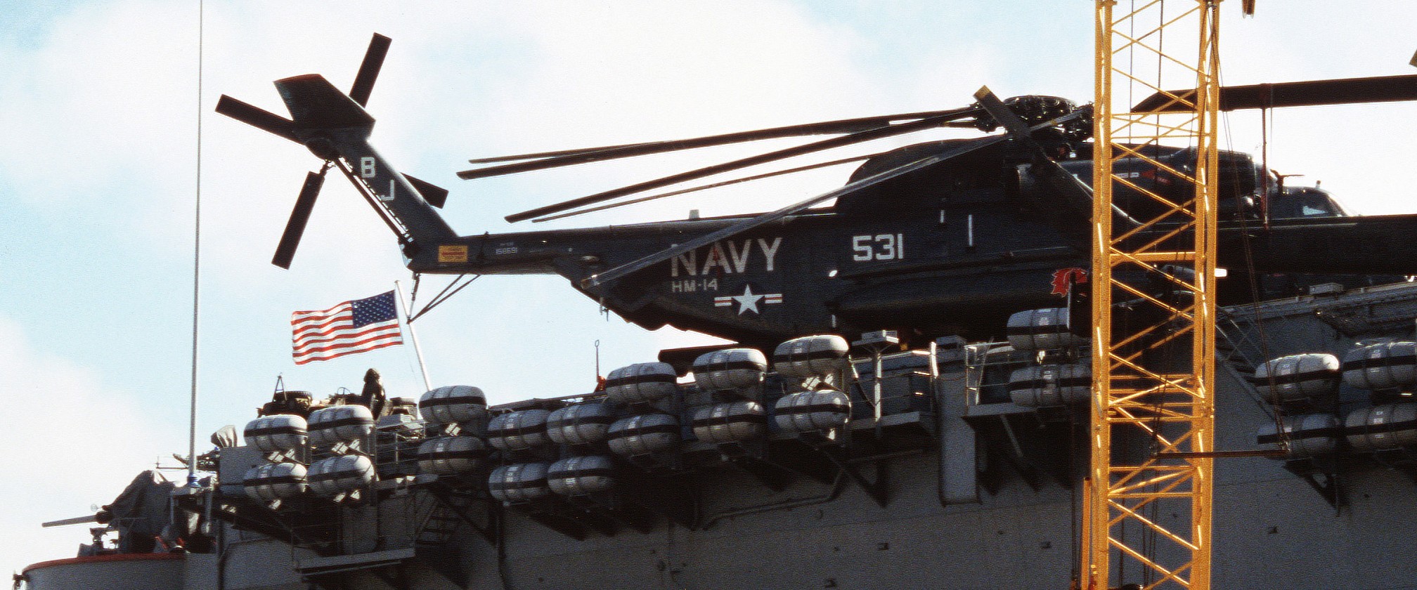 hm-14 vanguard helicopter mine countermeasures squadron navy rh-53d sea stallion 121 uss guam lph-9