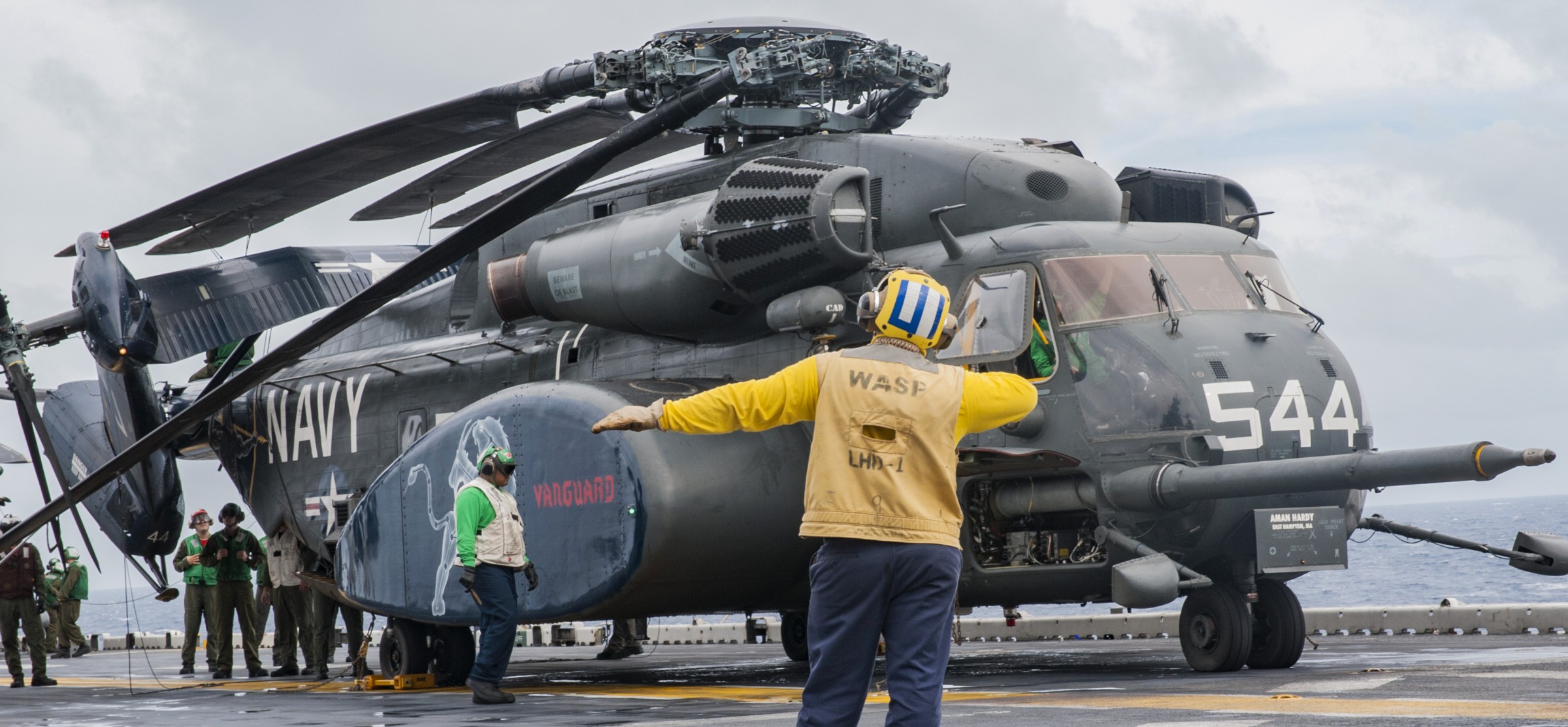 hm-14 vanguard helicopter mine countermeasures squadron navy mh-53e sea dragon 125