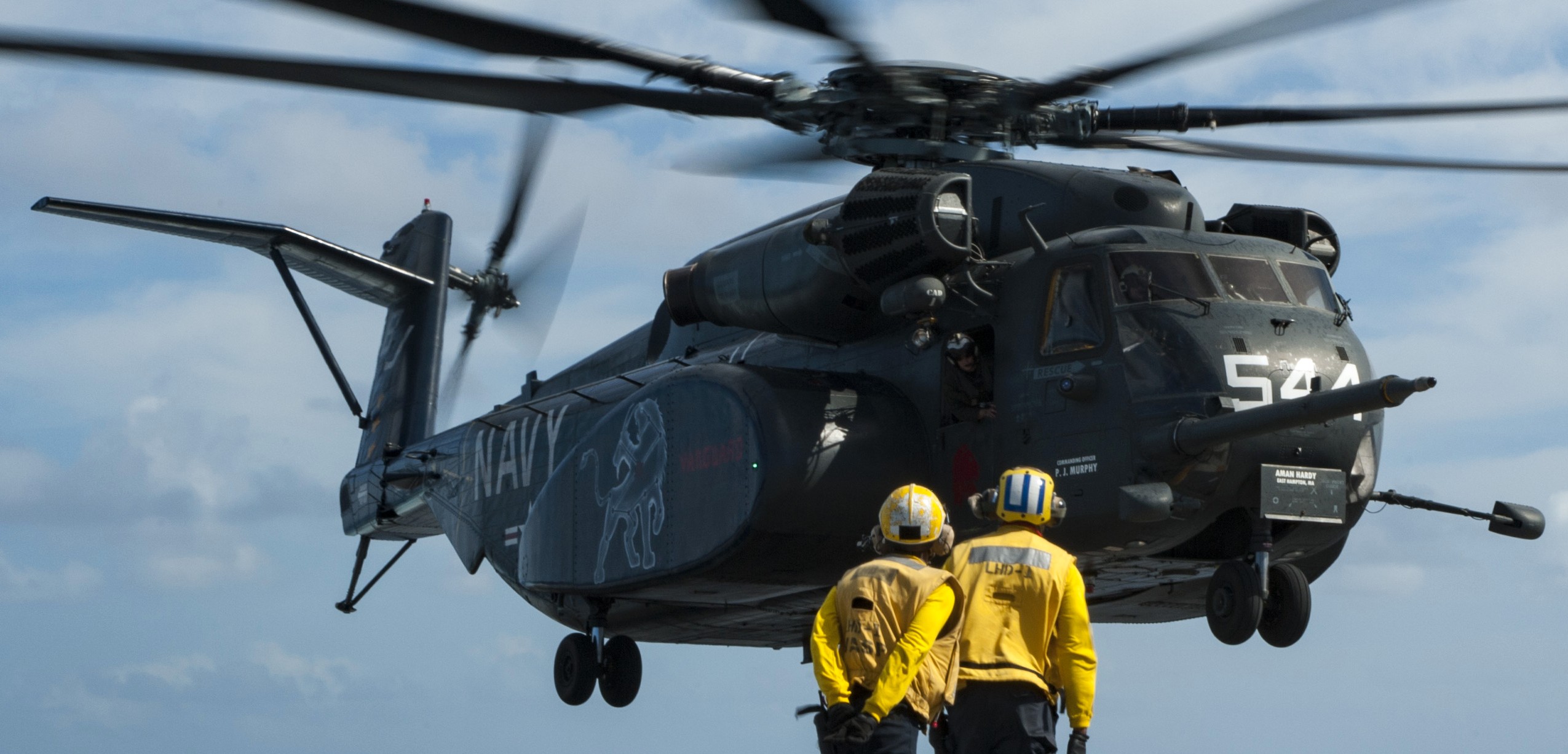 hm-14 vanguard helicopter mine countermeasures squadron navy mh-53e sea dragon 131