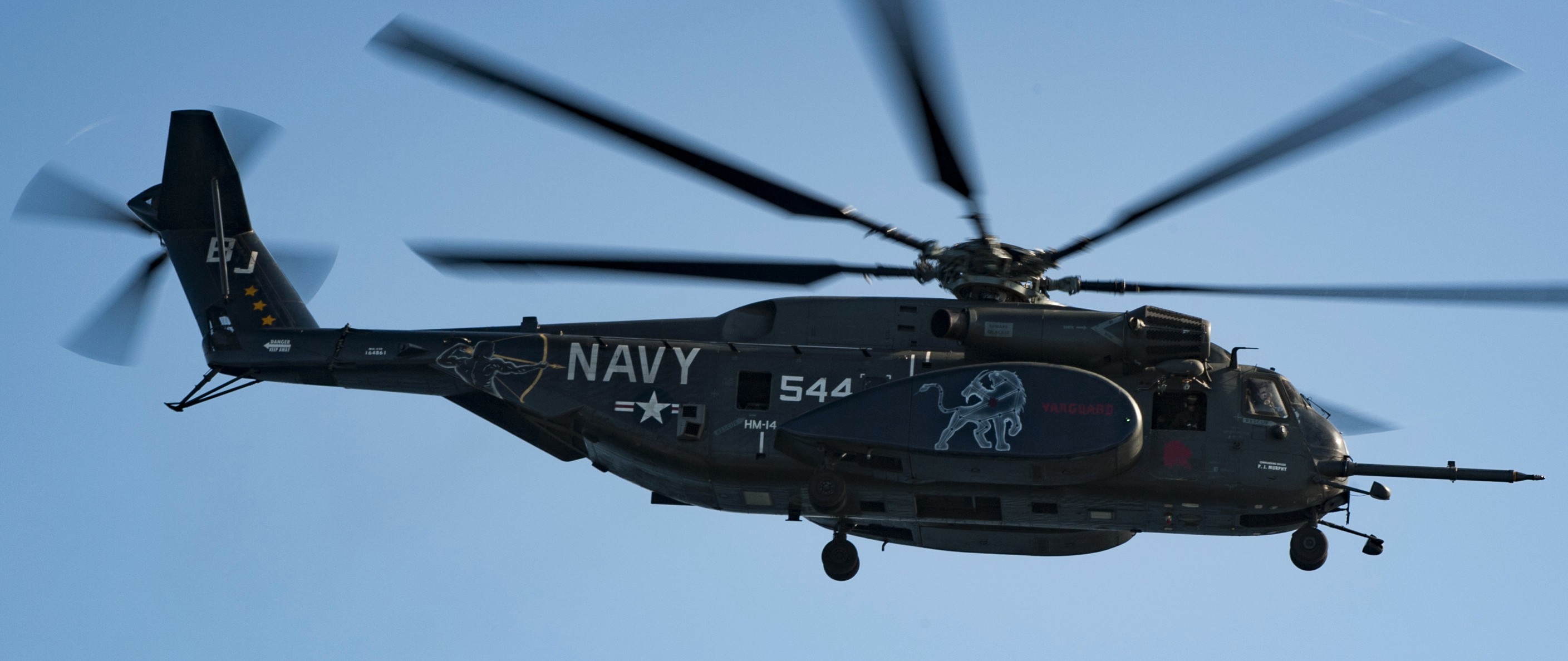 hm-14 vanguard helicopter mine countermeasures squadron navy mh-53e sea dragon 132 uss wasp lhd-1