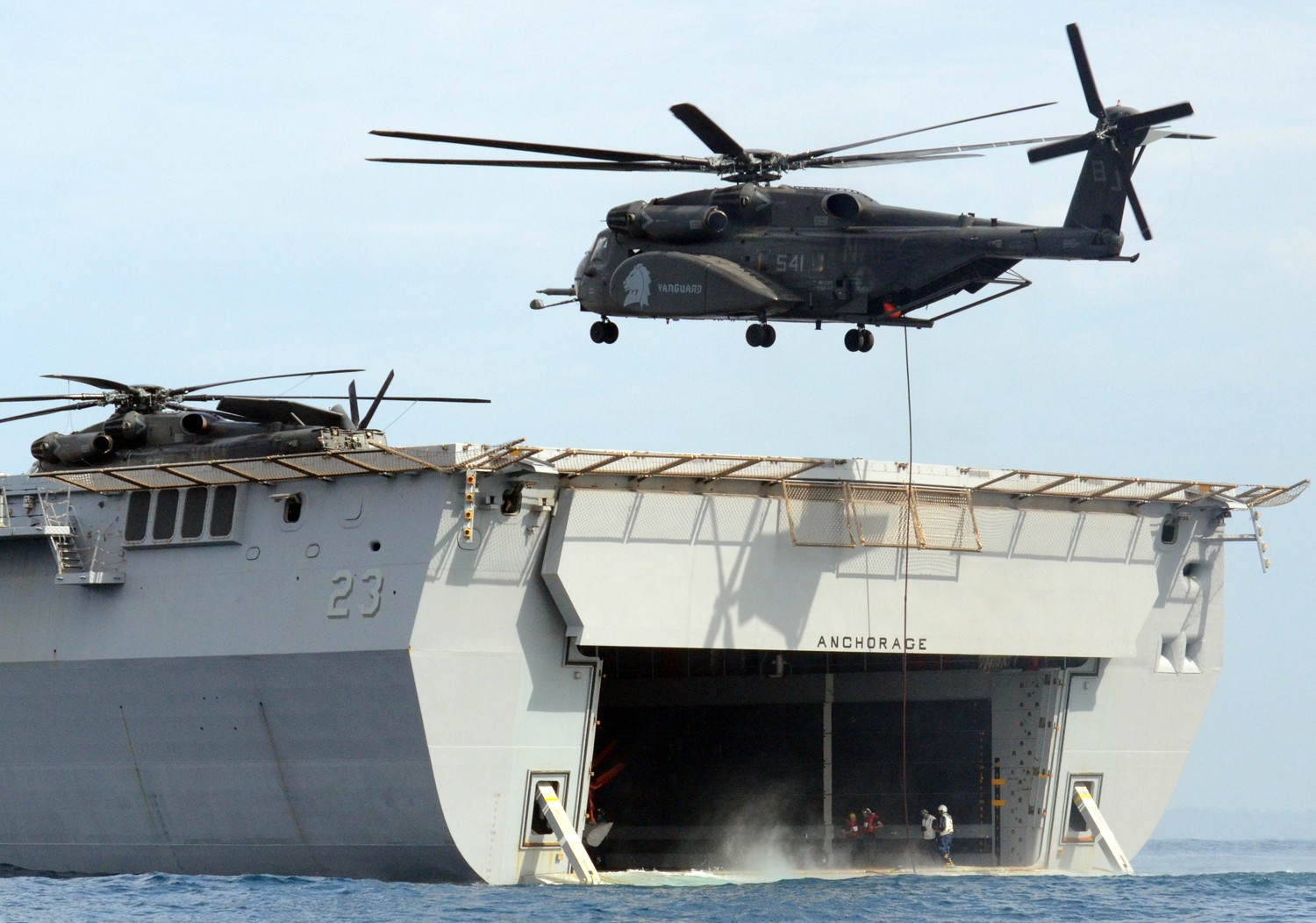 hm-14 vanguard helicopter mine countermeasures squadron navy mh-53e sea dragon 142 uss anchorage lpd-23