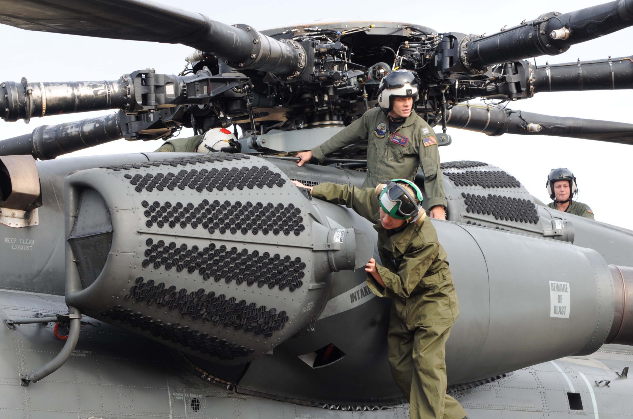 hm-14 vanguard helicopter mine countermeasures squadron navy mh-53e sea dragon 146