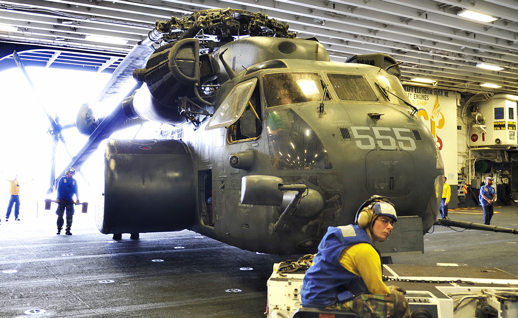 hm-14 vanguard helicopter mine countermeasures squadron navy mh-53e sea dragon 149