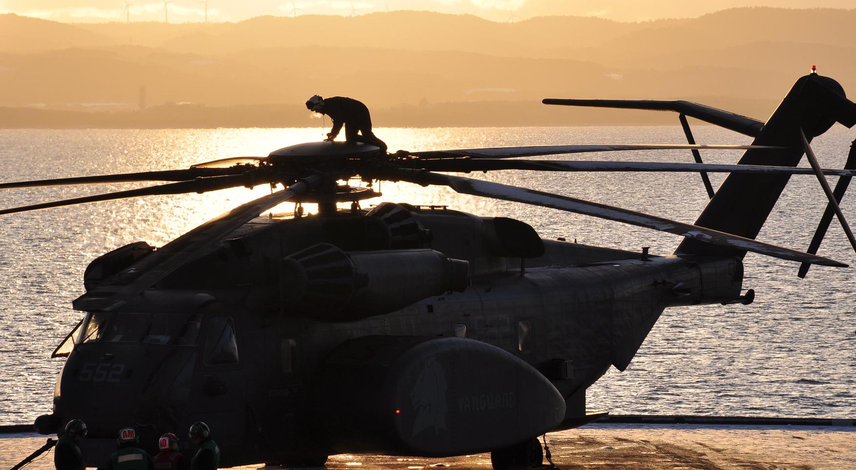 hm-14 vanguard helicopter mine countermeasures squadron navy mh-53e sea dragon 150 uss ronald reagan cvn-76