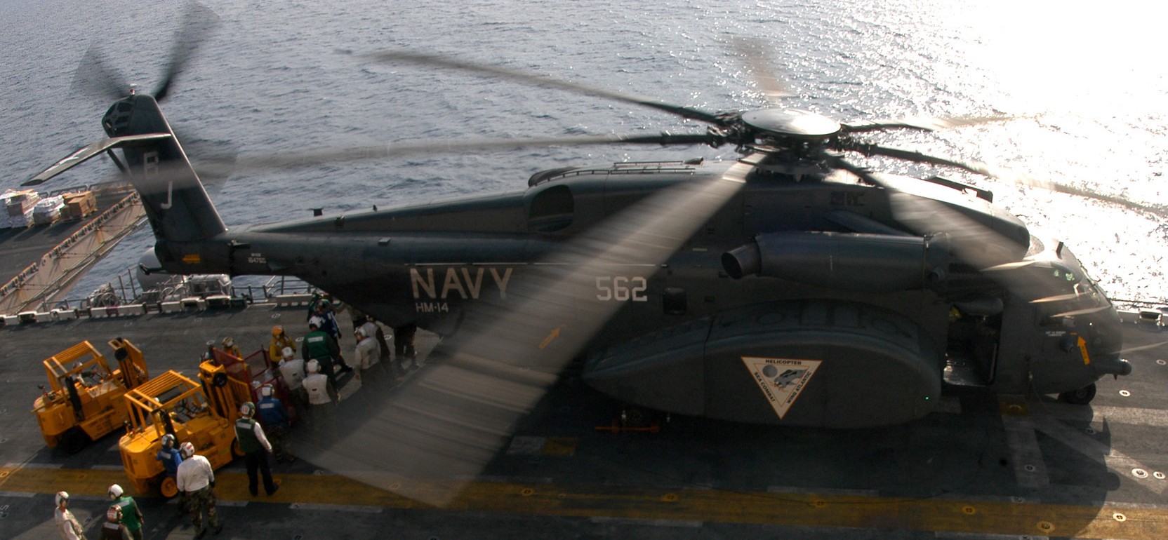 hm-14 vanguard helicopter mine countermeasures squadron navy mh-53e sea dragon 151 uss bataan lhd-5
