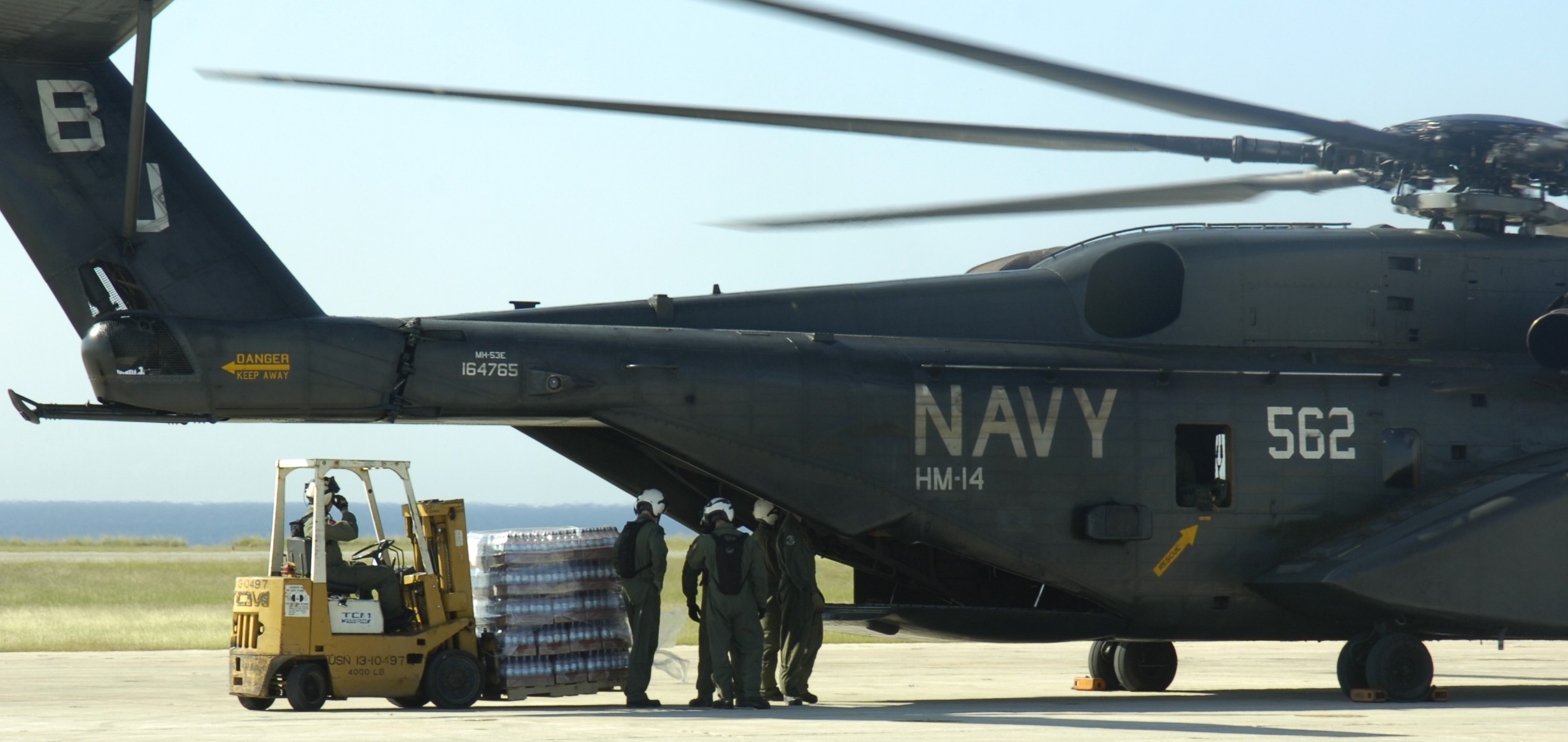 hm-14 vanguard helicopter mine countermeasures squadron navy mh-53e sea dragon 152