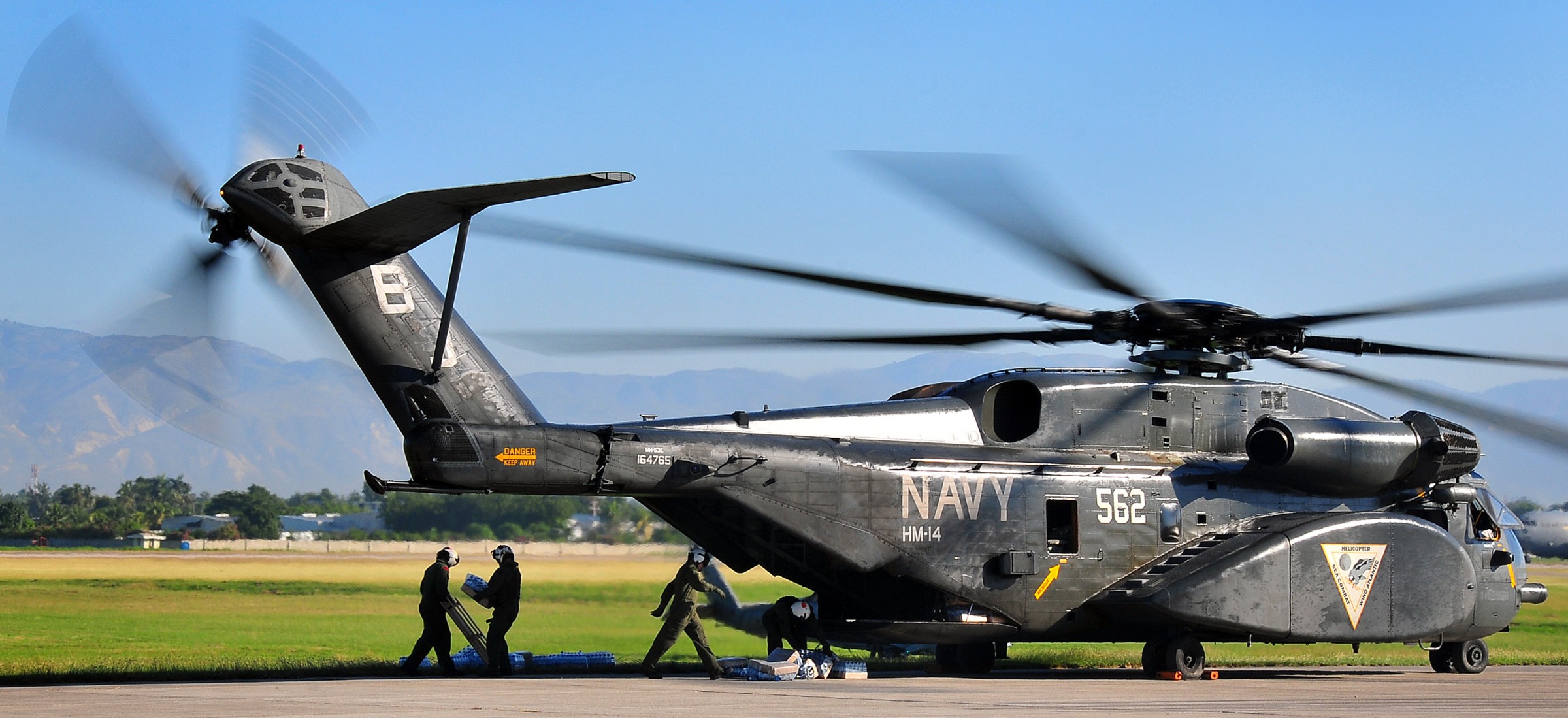 hm-14 vanguard helicopter mine countermeasures squadron navy mh-53e sea dragon 154