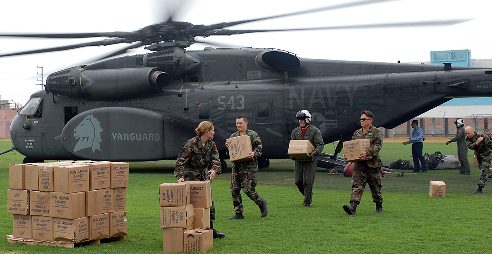 hm-14 vanguard helicopter mine countermeasures squadron navy mh-53e sea dragon 157 peru