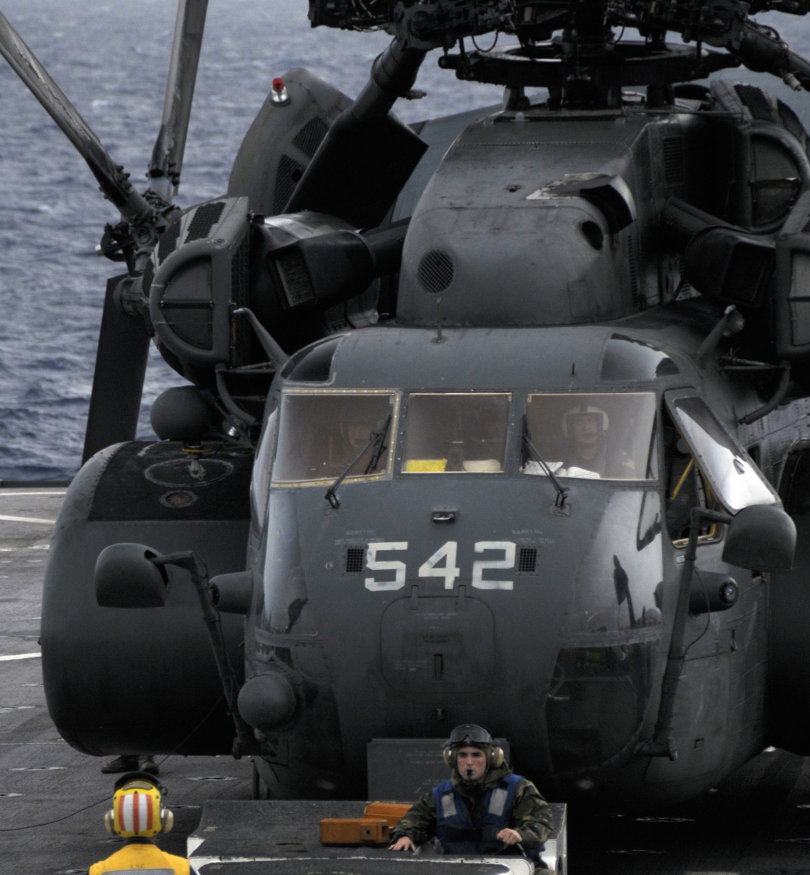 hm-14 vanguard helicopter mine countermeasures squadron navy mh-53e sea dragon 158