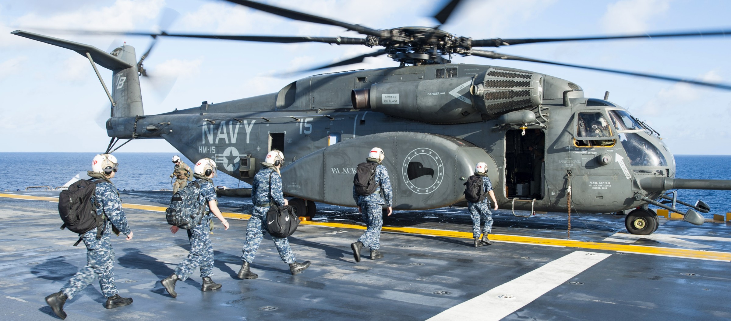 hm-15 blackhawks helicopter mine countermeasures squadron navy mh-53e sea dragon 05 uss wasp lhd-1
