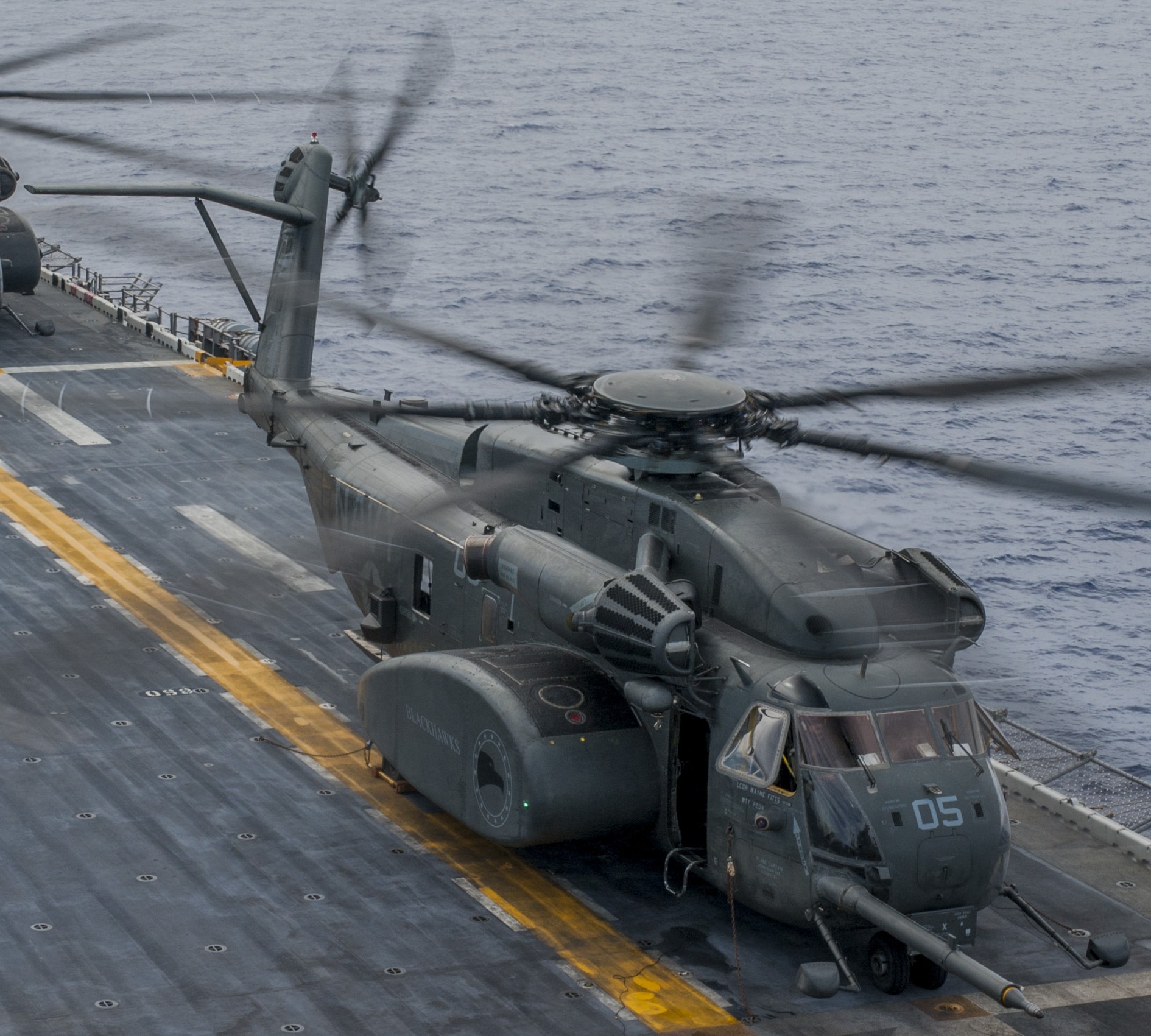 hm-15 blackhawks helicopter mine countermeasures squadron navy mh-53e sea dragon 14 uss wasp lhd-1