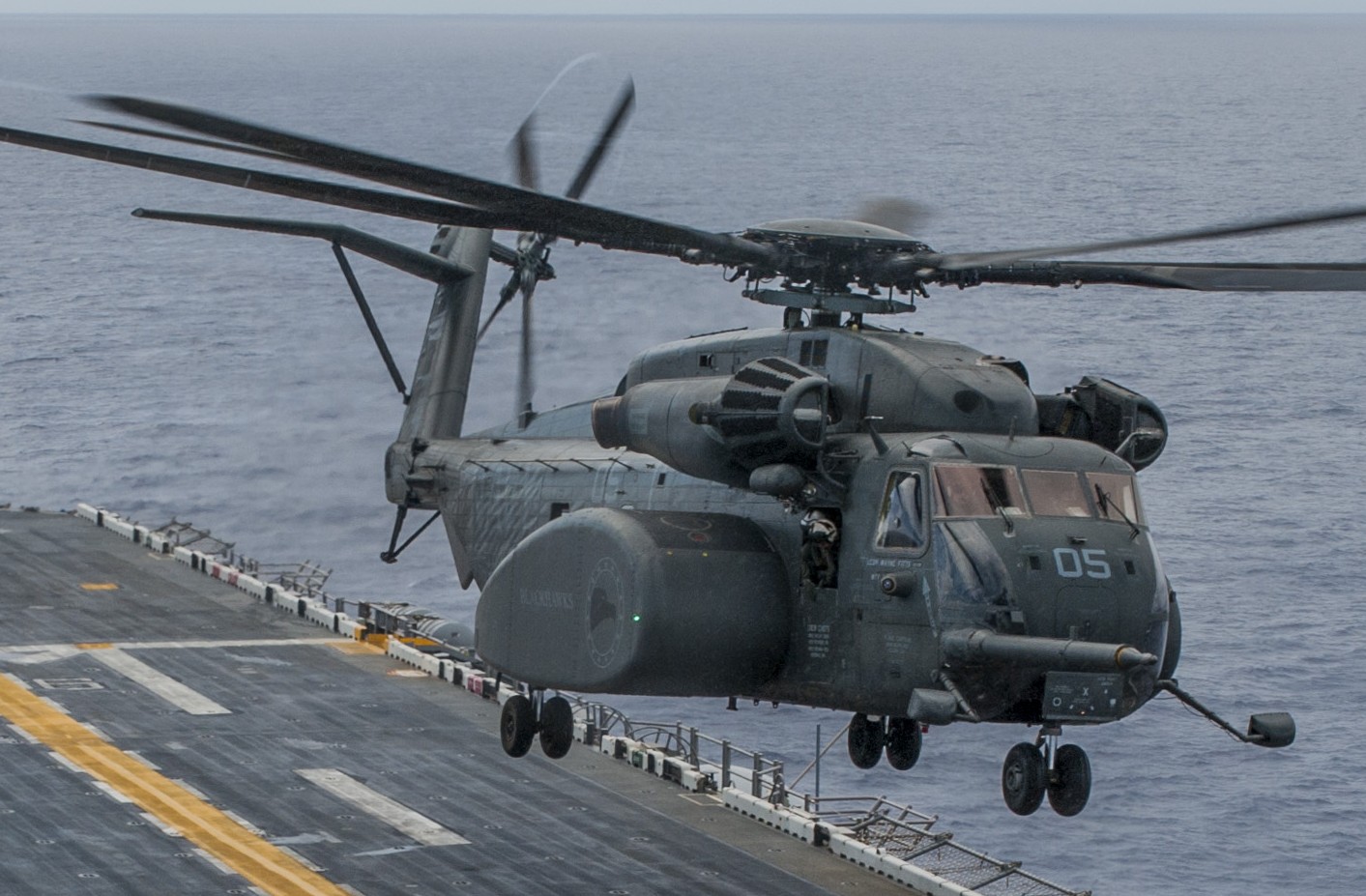 hm-15 blackhawks helicopter mine countermeasures squadron navy mh-53e sea dragon 15
