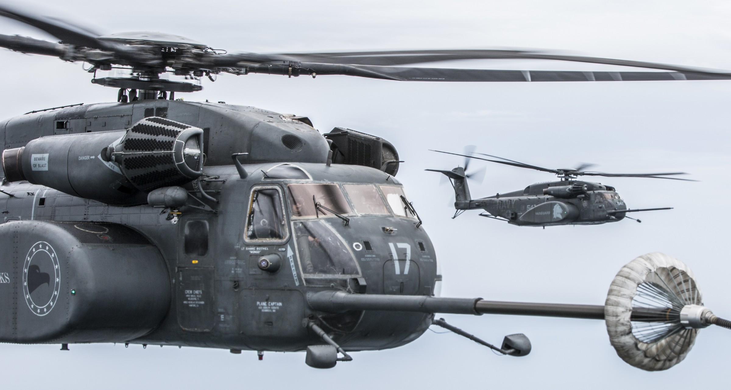 hm-15 blackhawks helicopter mine countermeasures squadron navy mh-53e sea dragon 18 aerial refueling