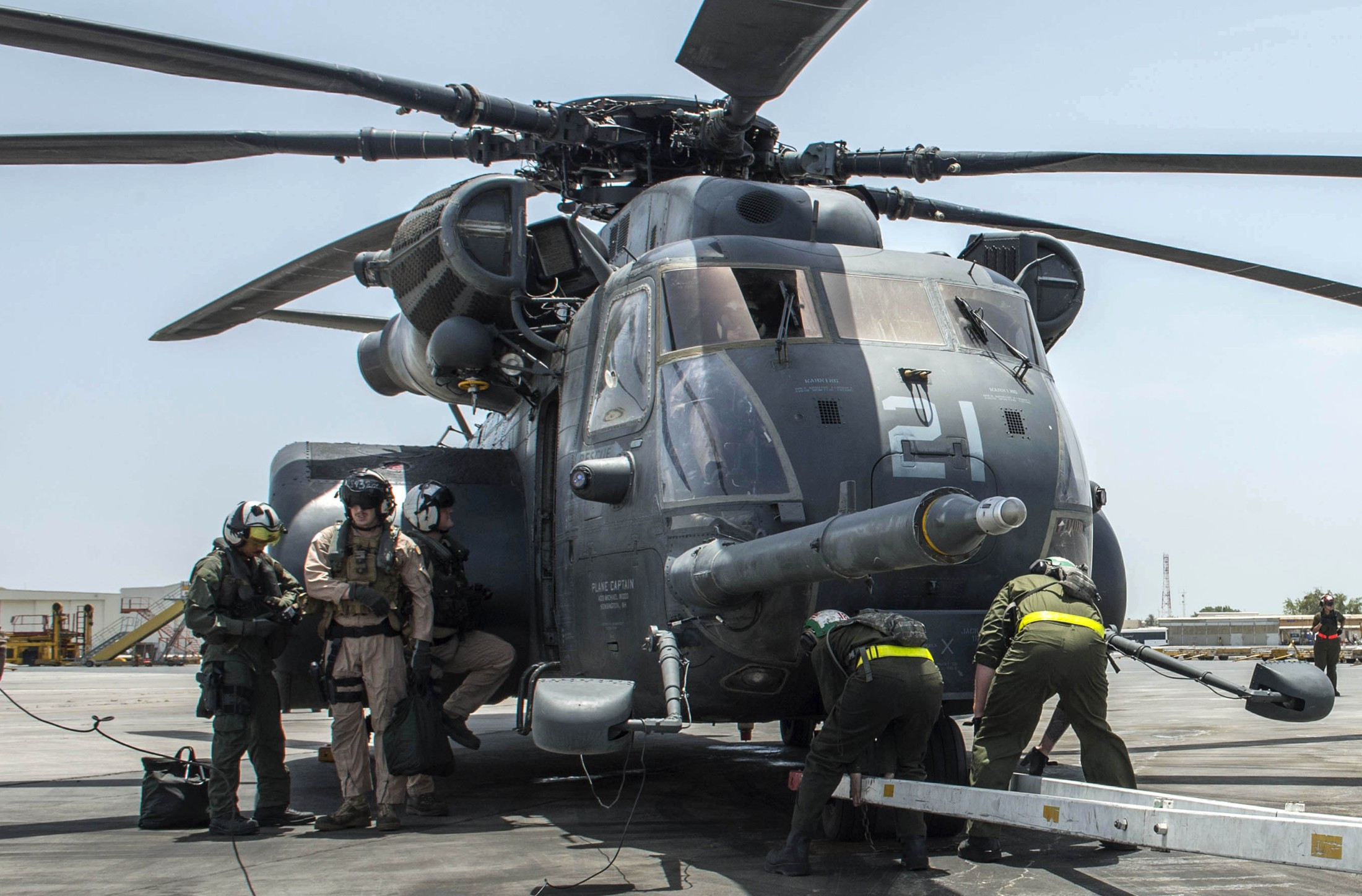 hm-15 blackhawks helicopter mine countermeasures squadron navy mh-53e sea dragon 20 manama bahrain