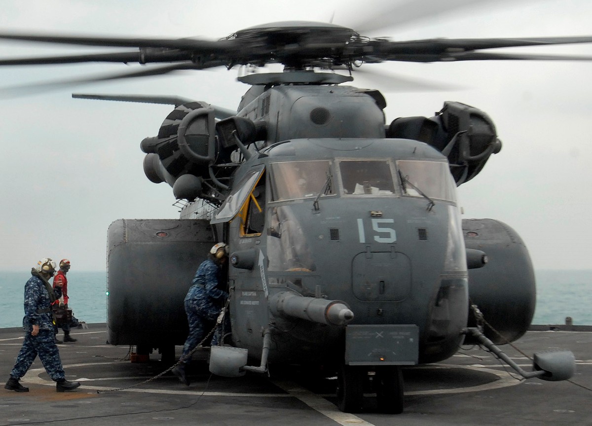 hm-15 blackhawks helicopter mine countermeasures squadron navy mh-53e sea dragon 49 uss whidbey island lsd-41