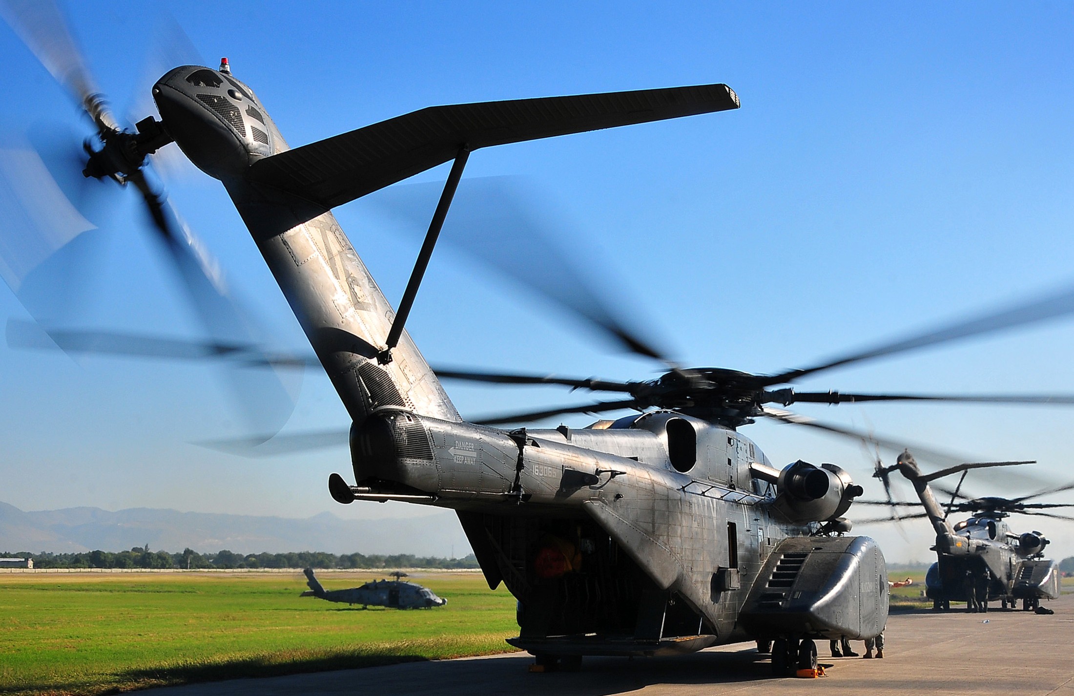 hm-15 blackhawks helicopter mine countermeasures squadron navy mh-53e sea dragon 61