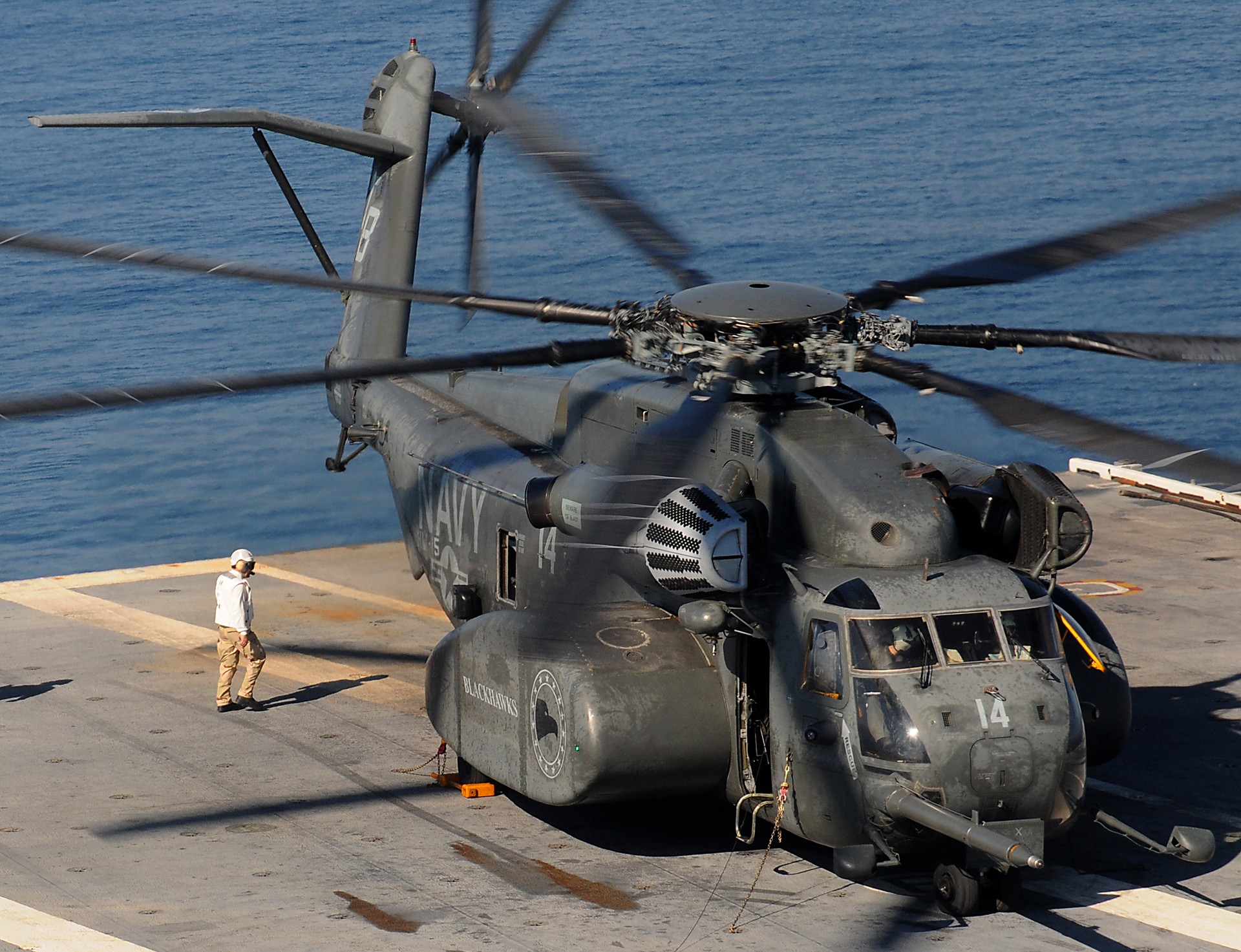 hm-15 blackhawks helicopter mine countermeasures squadron navy mh-53e sea dragon 62