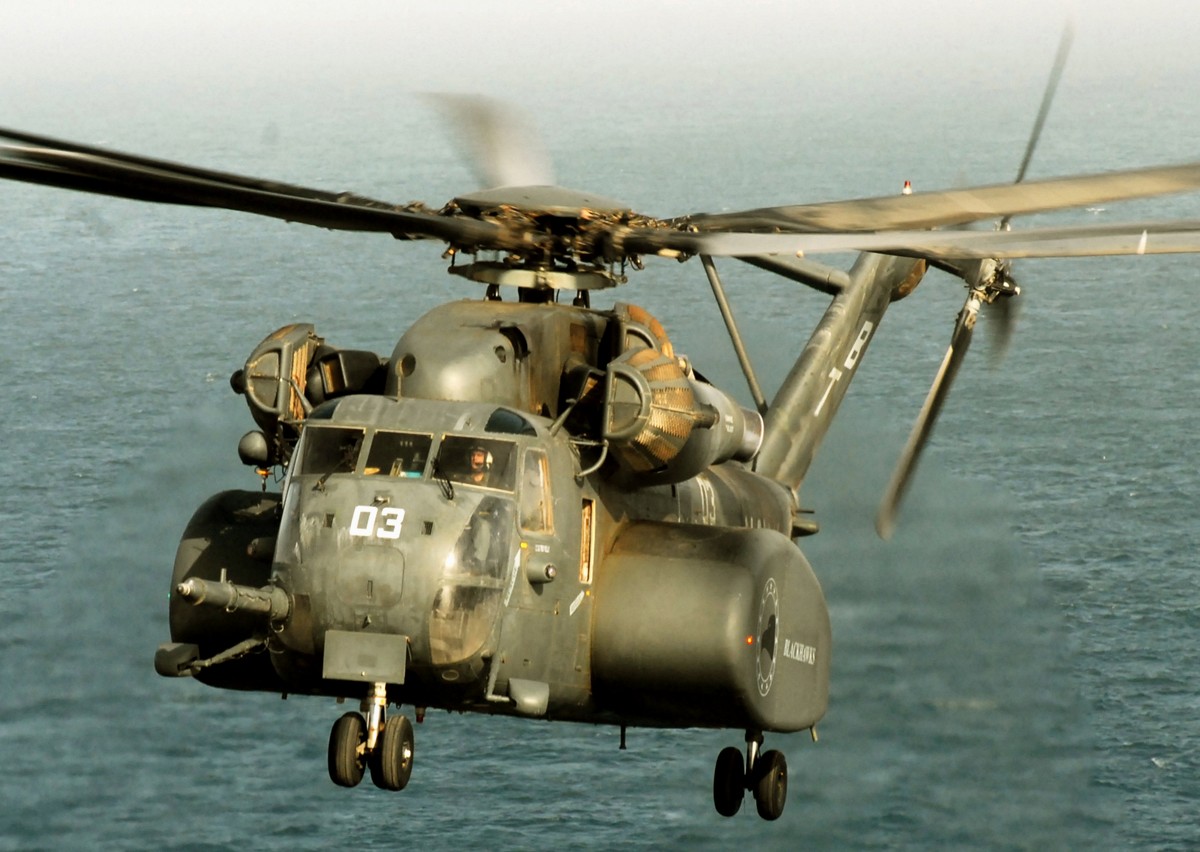 hm-15 blackhawks helicopter mine countermeasures squadron navy mh-53e sea dragon 68 uss peleliu lha-5