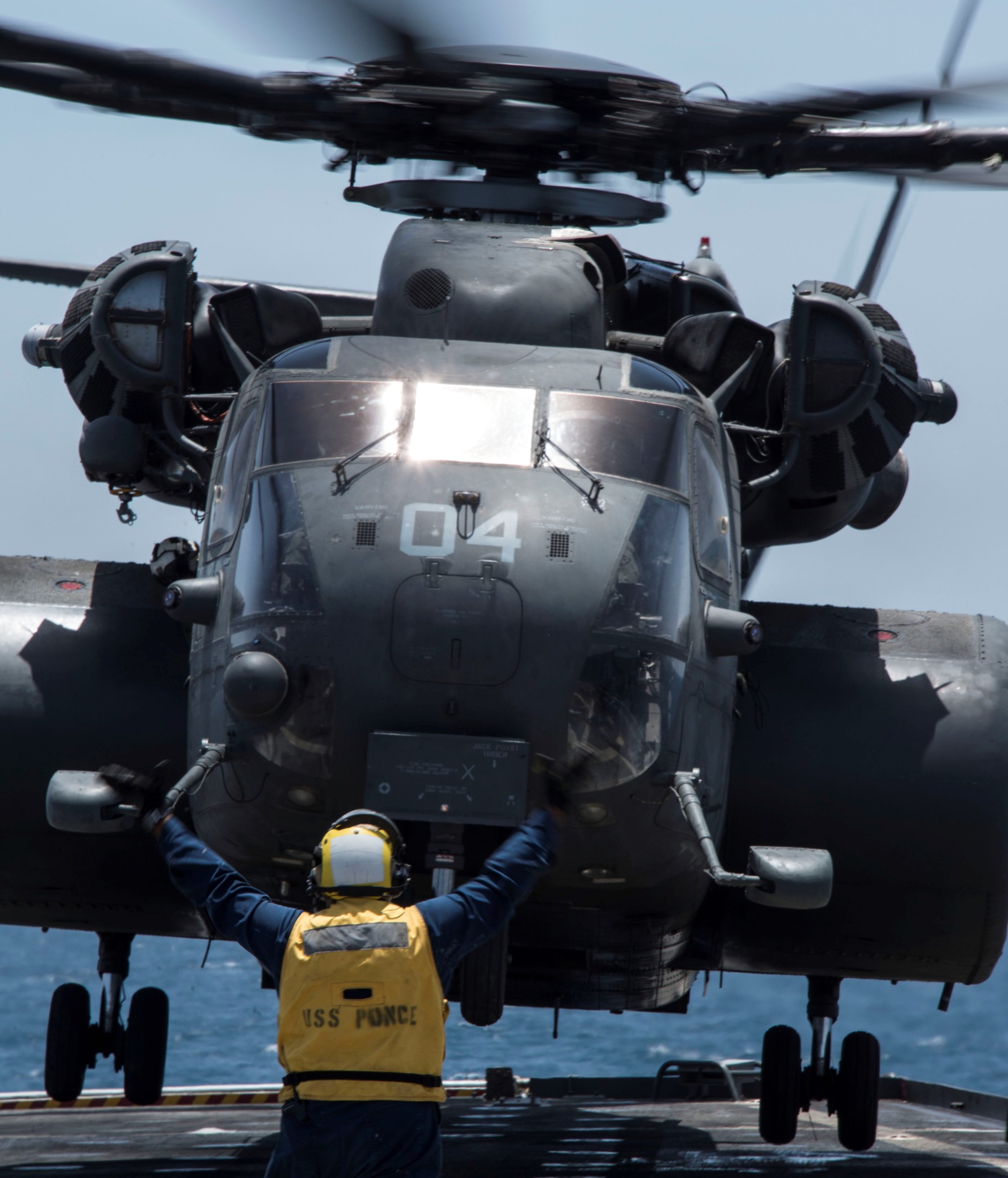 hm-15 blackhawks helicopter mine countermeasures squadron navy mh-53e sea dragon 121