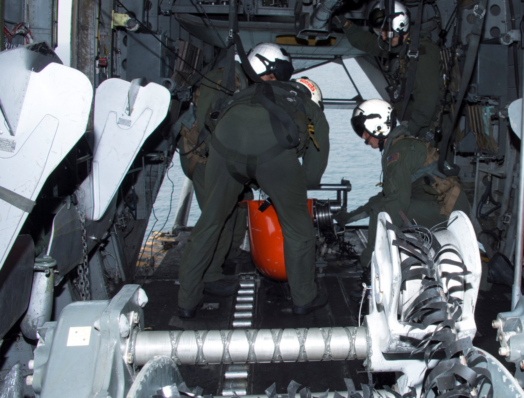 hm-15 blackhawks helicopter mine countermeasures squadron navy mh-53e sea dragon 126