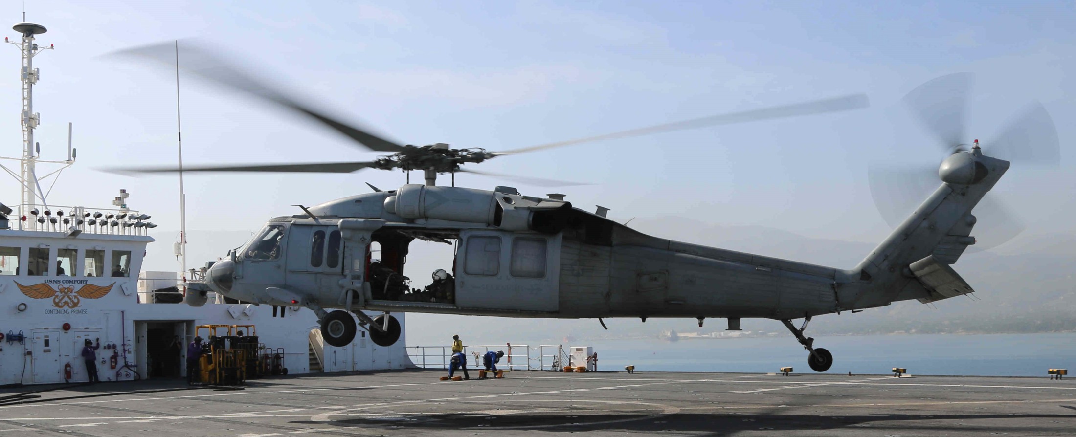 hsc-22 sea knights mh-60s seahawk usns comfort t-ah 20 haiti 2015