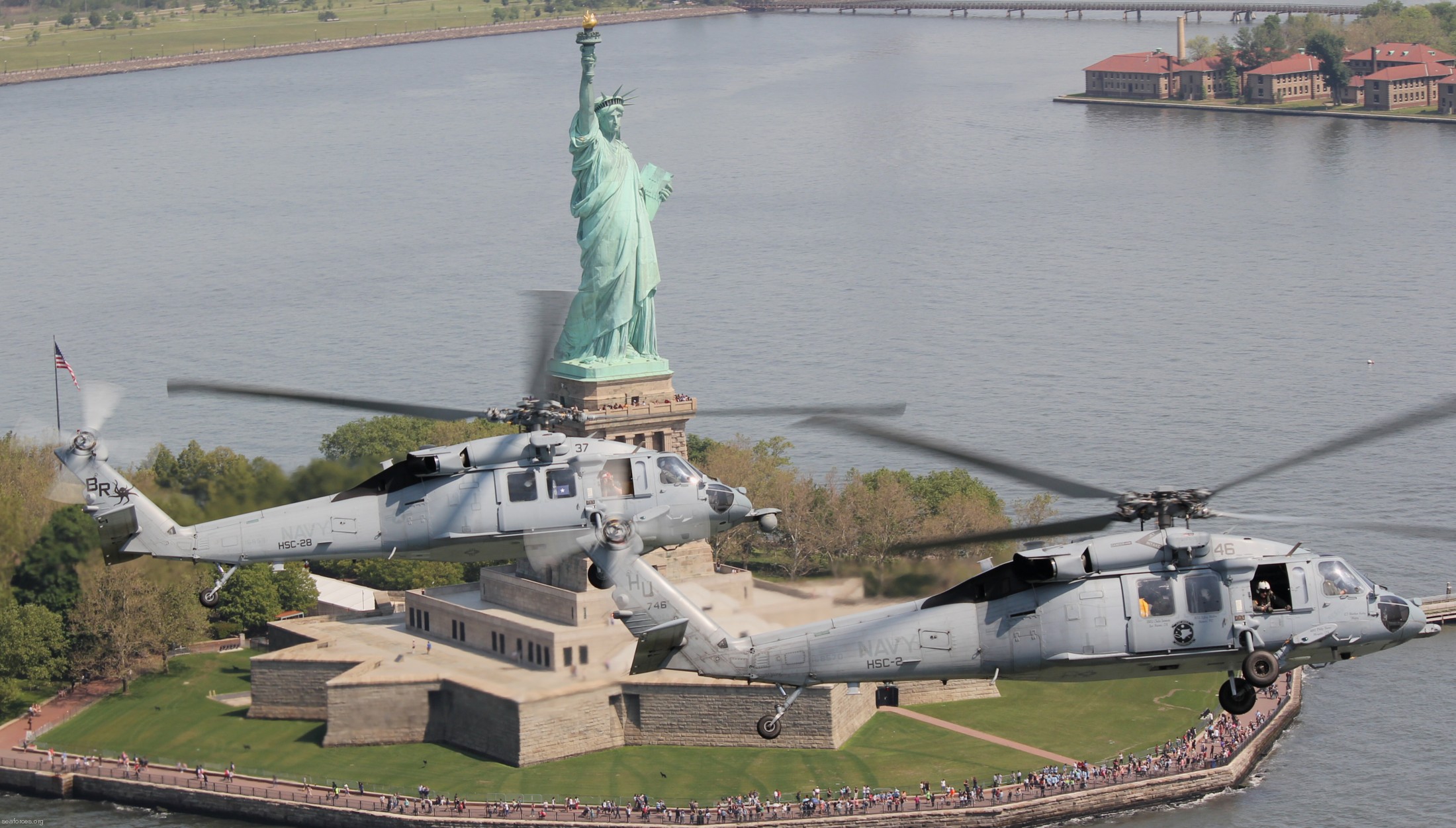 hsc-28 dragon whales helicopter sea combat squadron mh-60s seahawk us navy 68 new york fleet week