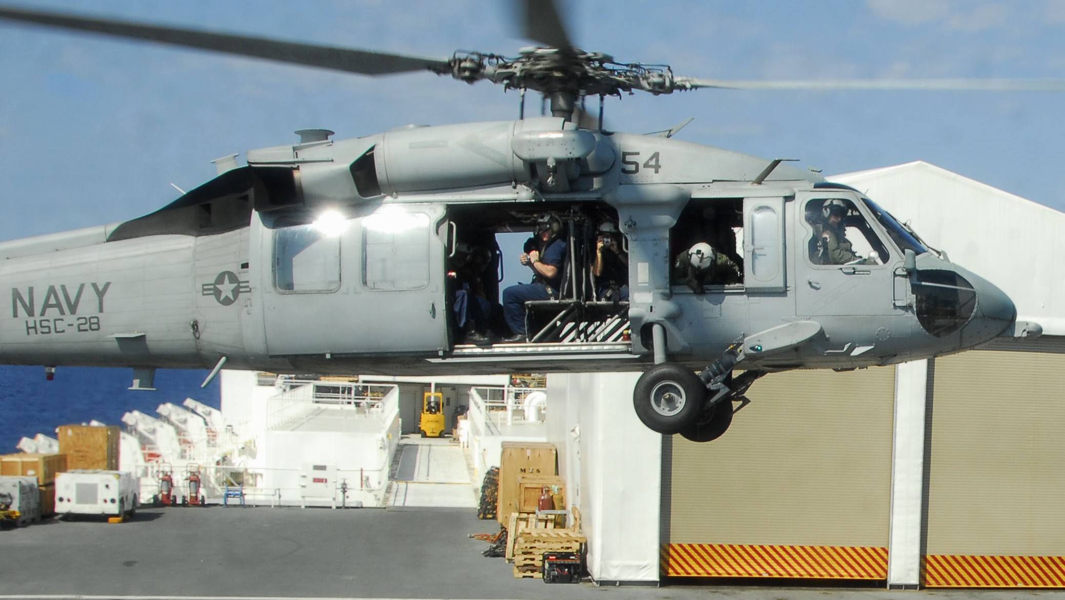 hsc-28 dragon whales helicopter sea combat squadron mh-60s seahawk us navy 121 usns comfort t-ah-20 caribbean sea