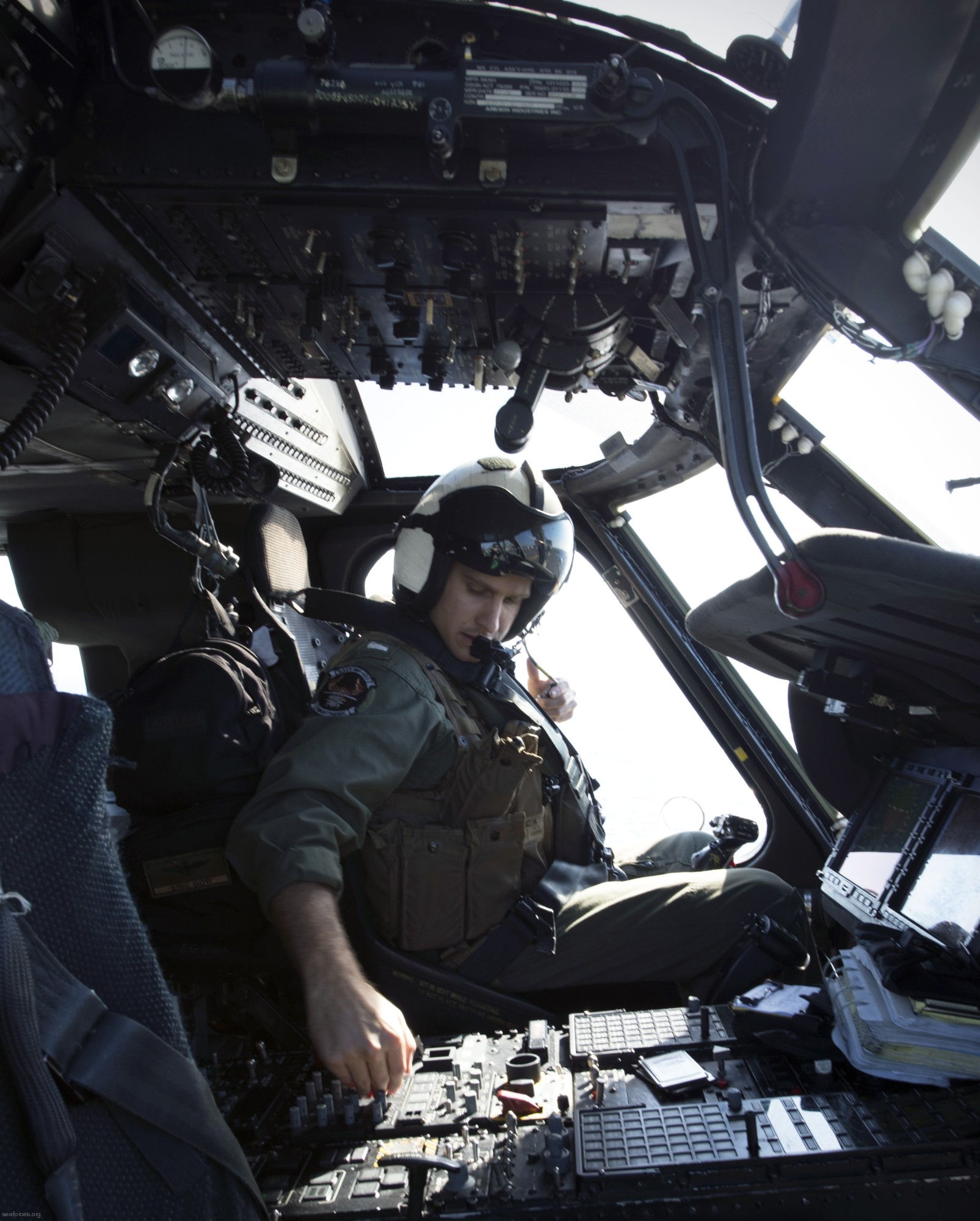 hsc-28 dragon whales helicopter sea combat squadron mh-60s seahawk us navy 146 cockpit view