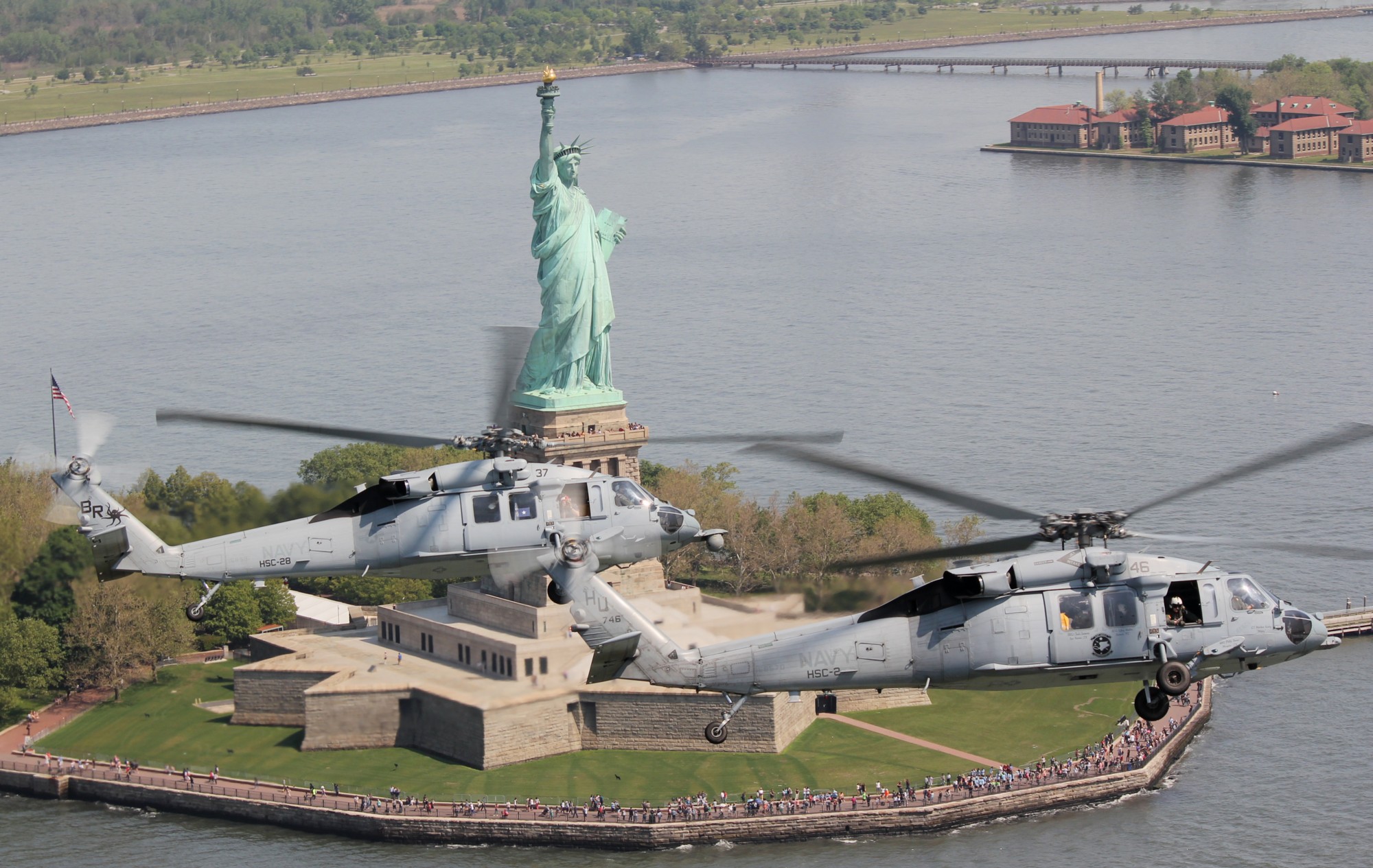 hsc-2 fleet angels helicopter sea combat squadron mh-60s seahawk us navy 2016 04 statue of liberty