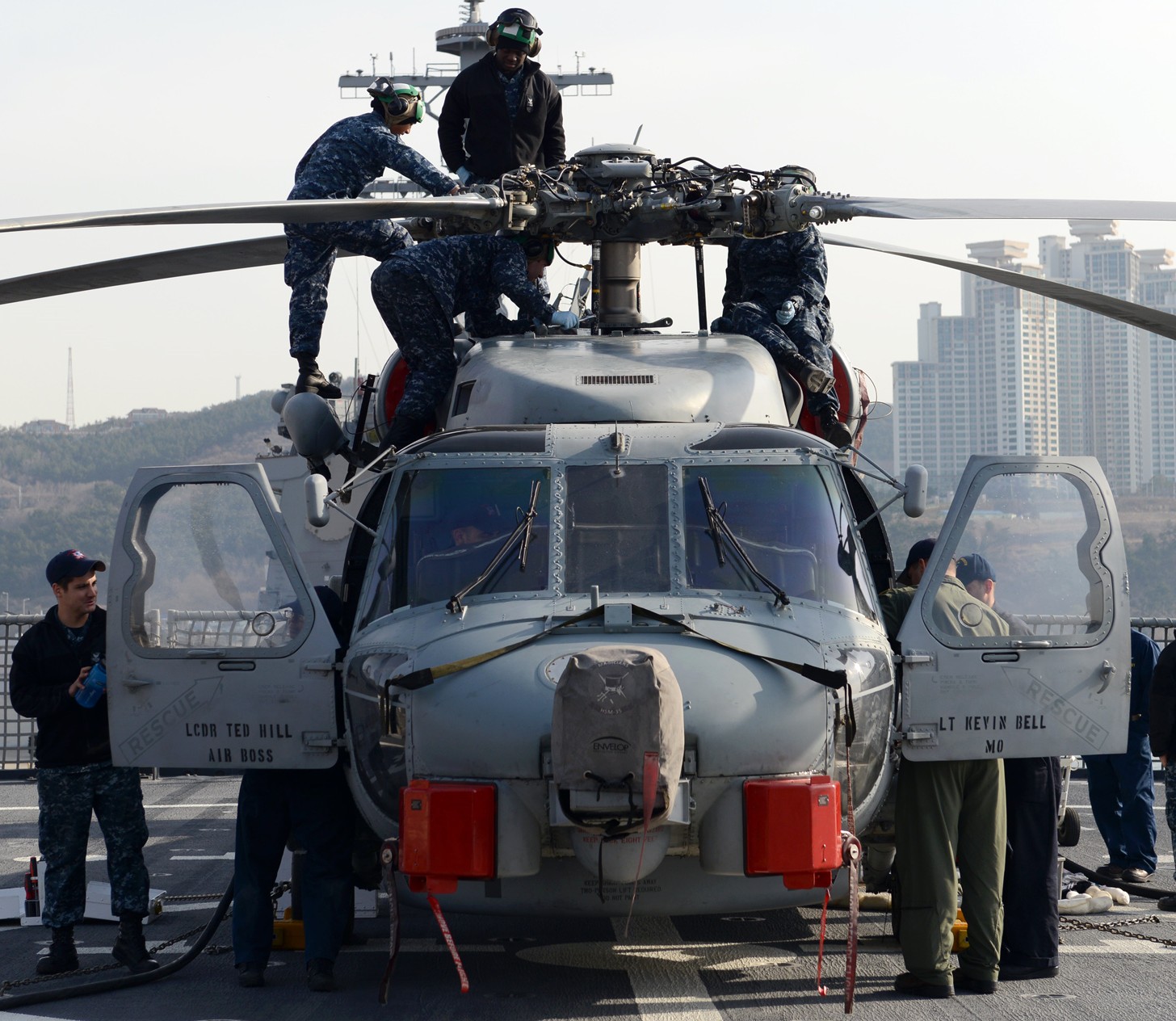 hsm-35 magicians helicopter maritime strike squadron us navy mh-60r seahawk 19