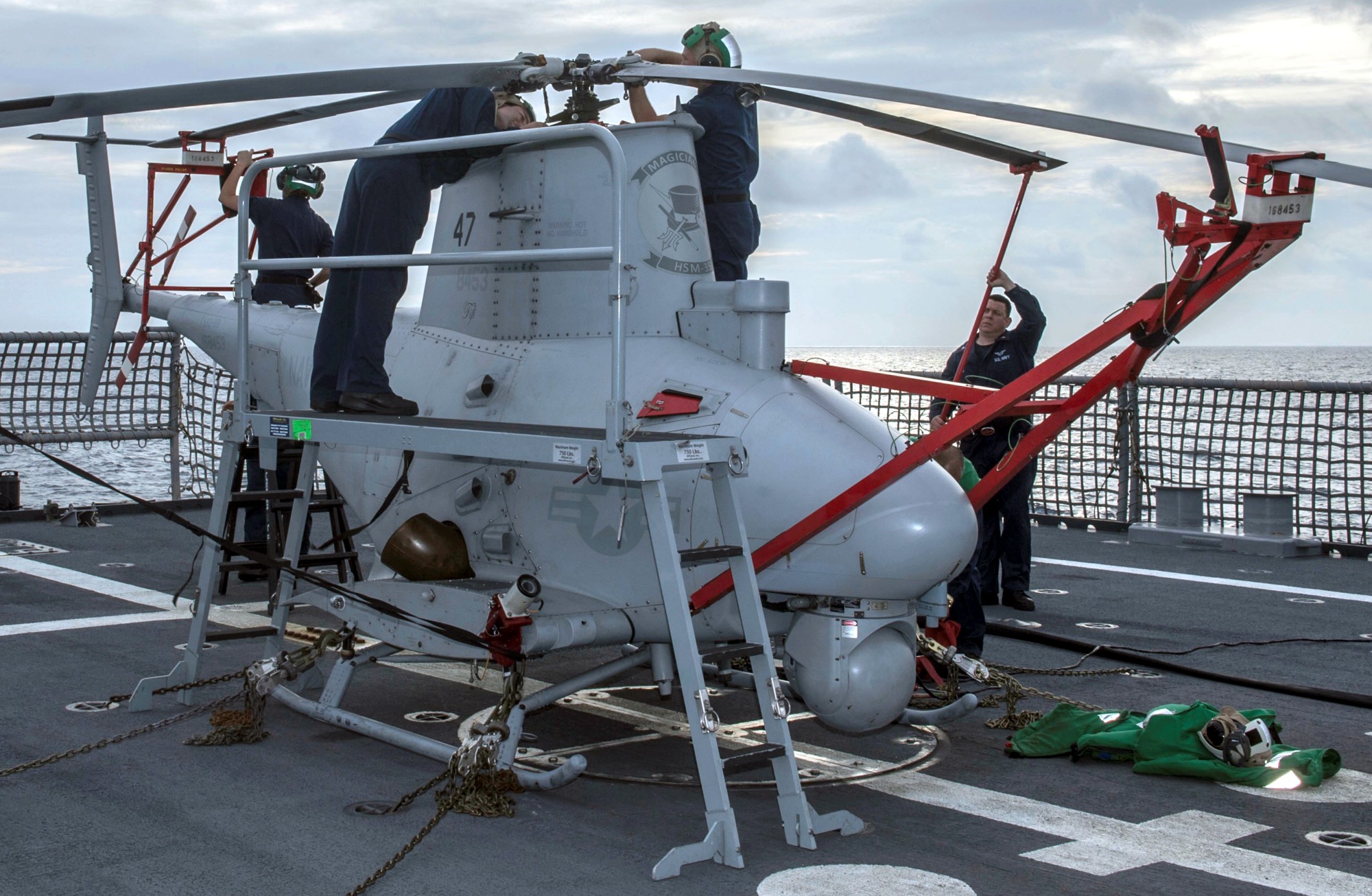 hsm-35 magicians helicopter maritime strike squadron us navy mq-8b fire scout uav uss fort worth lcs-3 20