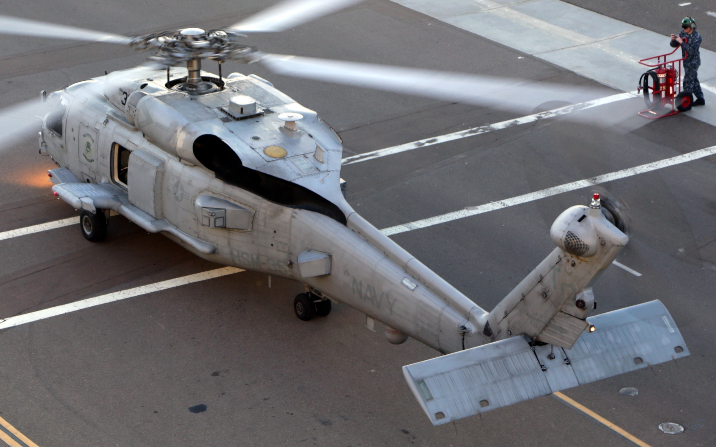 hsm-35 magicians helicopter maritime strike squadron us navy mh-60r seahawk 37