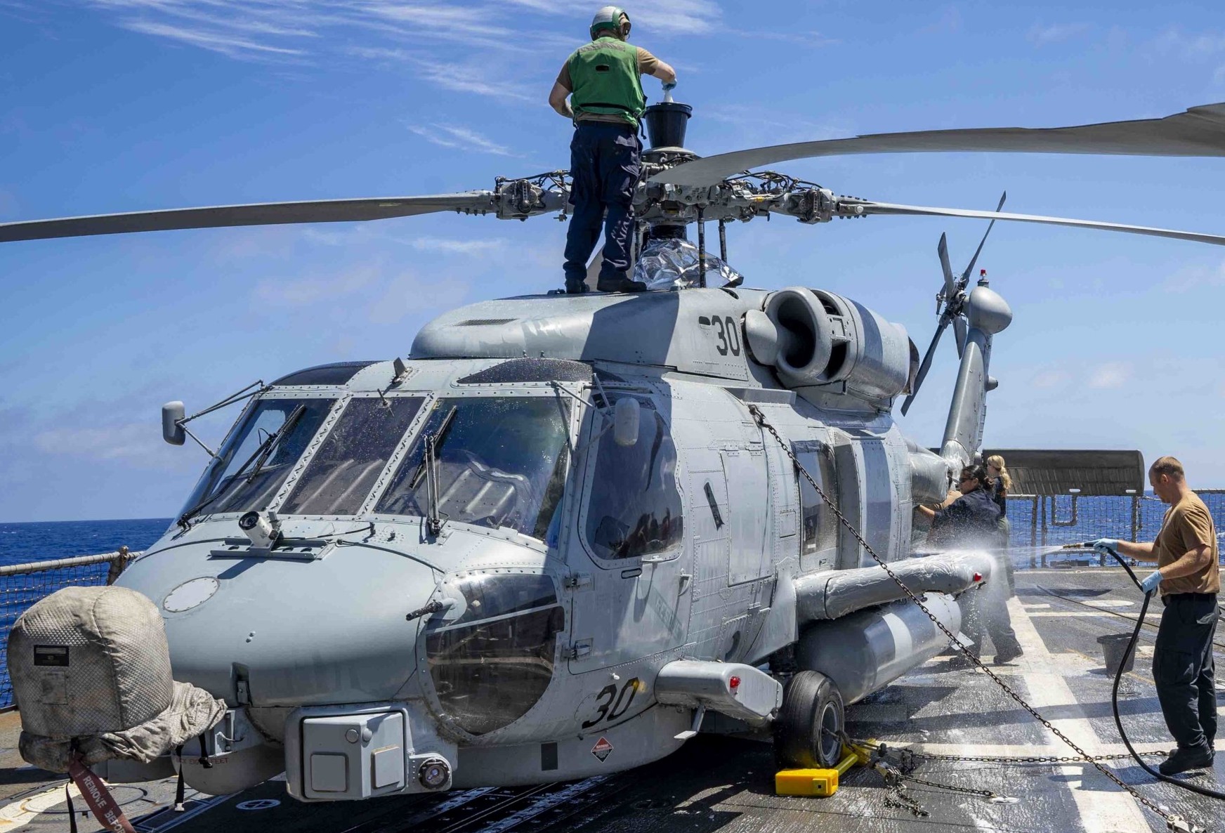 hsm-35 magicians helicopter maritime strike squadron us navy mh-60r seahawk 43