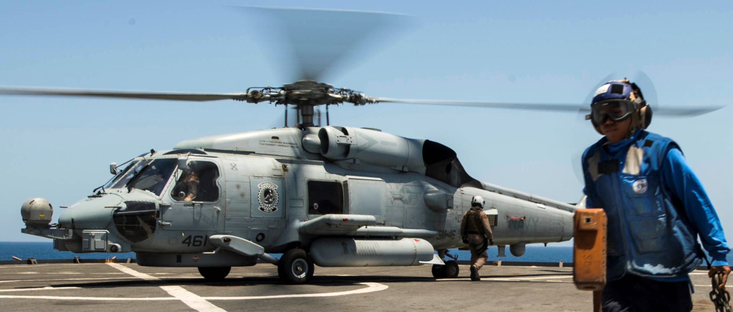 hsm-46 grandmasters helicopter maritime strike squadron mh-60r seahawk 2015 21 uss fort mchenry lsd-43