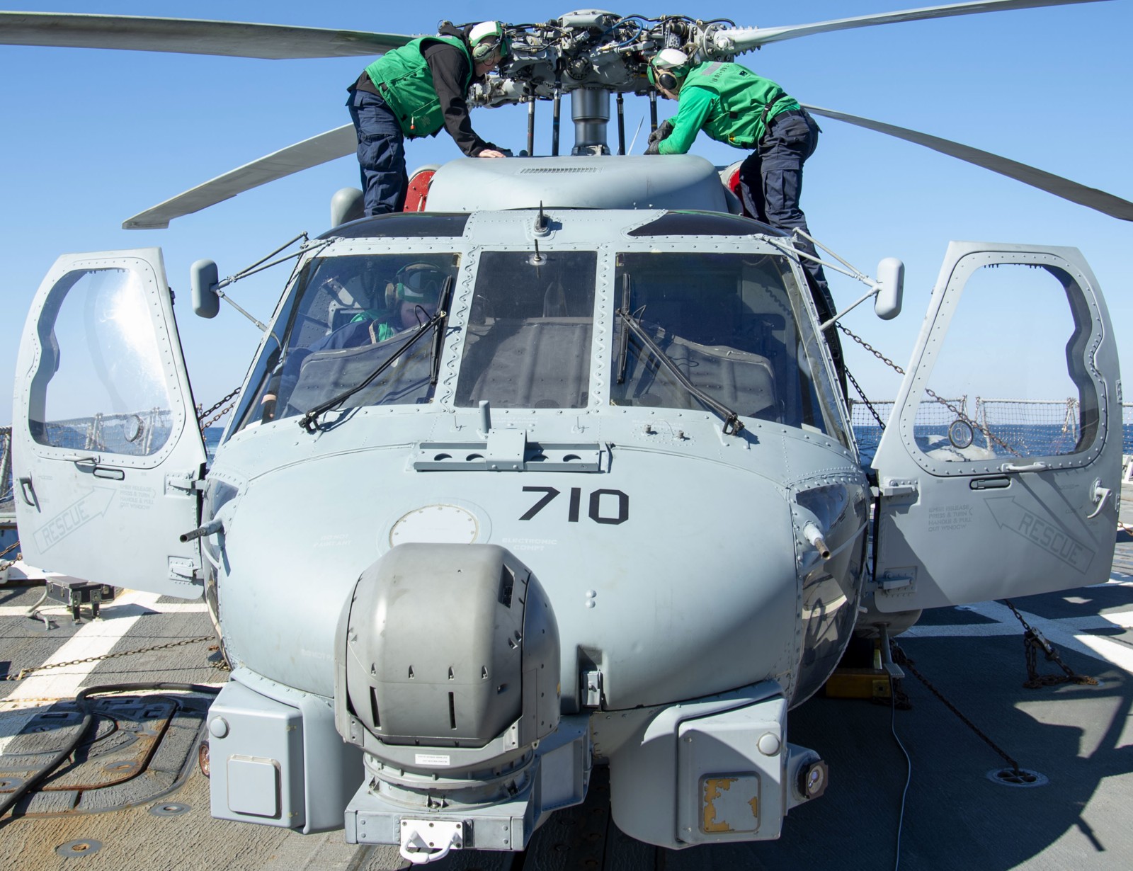 hsm-46 grandmasters helicopter maritime strike squadron mh-60r seahawk ddg-99 uss farragut 71