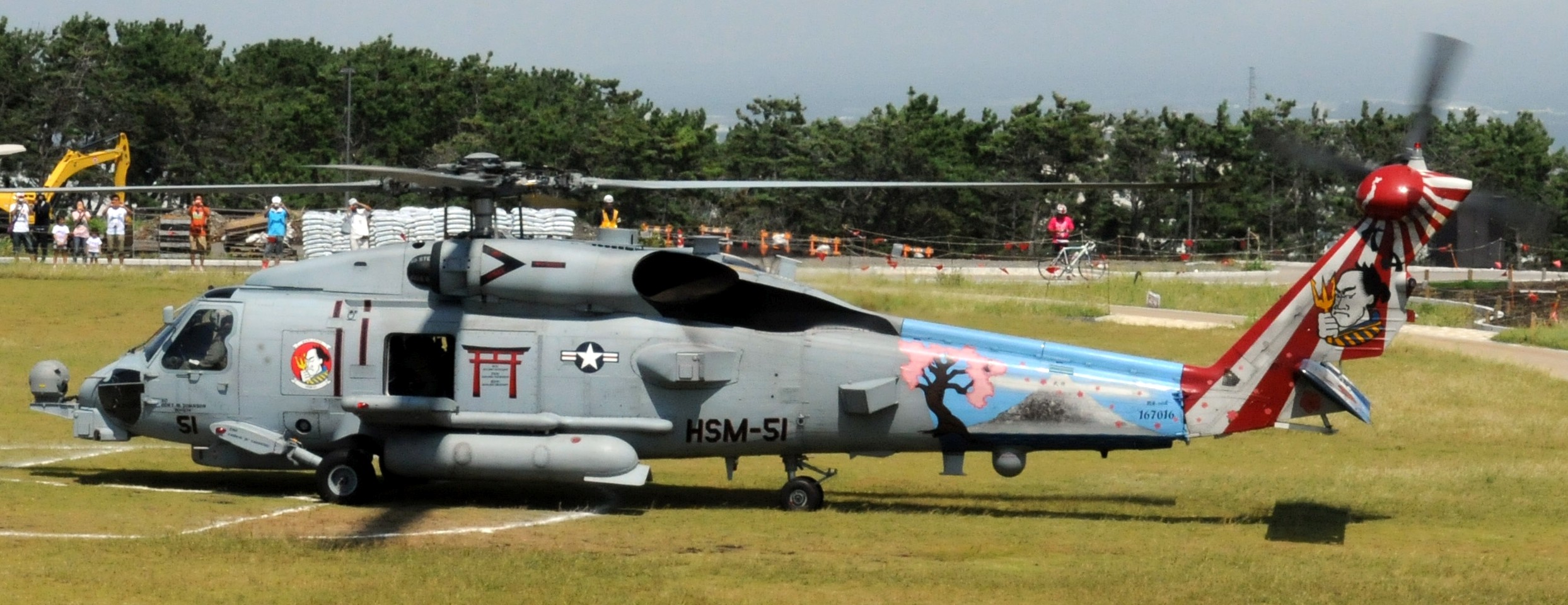 hsm-51 warlords helicopter maritime strike squadron mh-60r seahawk navy 2013 35 special painting fuyi aichi japan