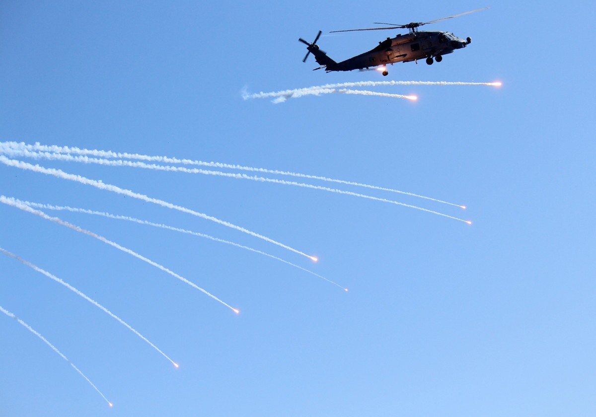 hsm-51 warlords helicopter maritime strike squadron mh-60r seahawk navy 2015 55 chaff flares decoy