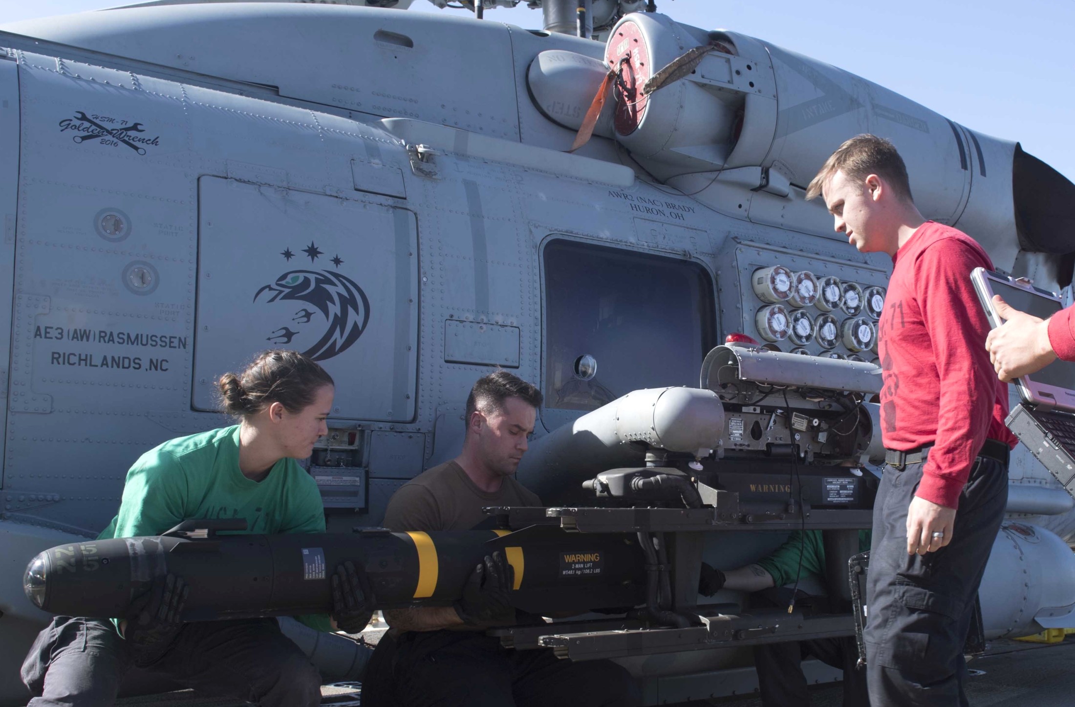 hsm-71 raptors helicopter maritime strike squadron mh-60r seahawk ddg-111 uss spruance hellfire missile 31