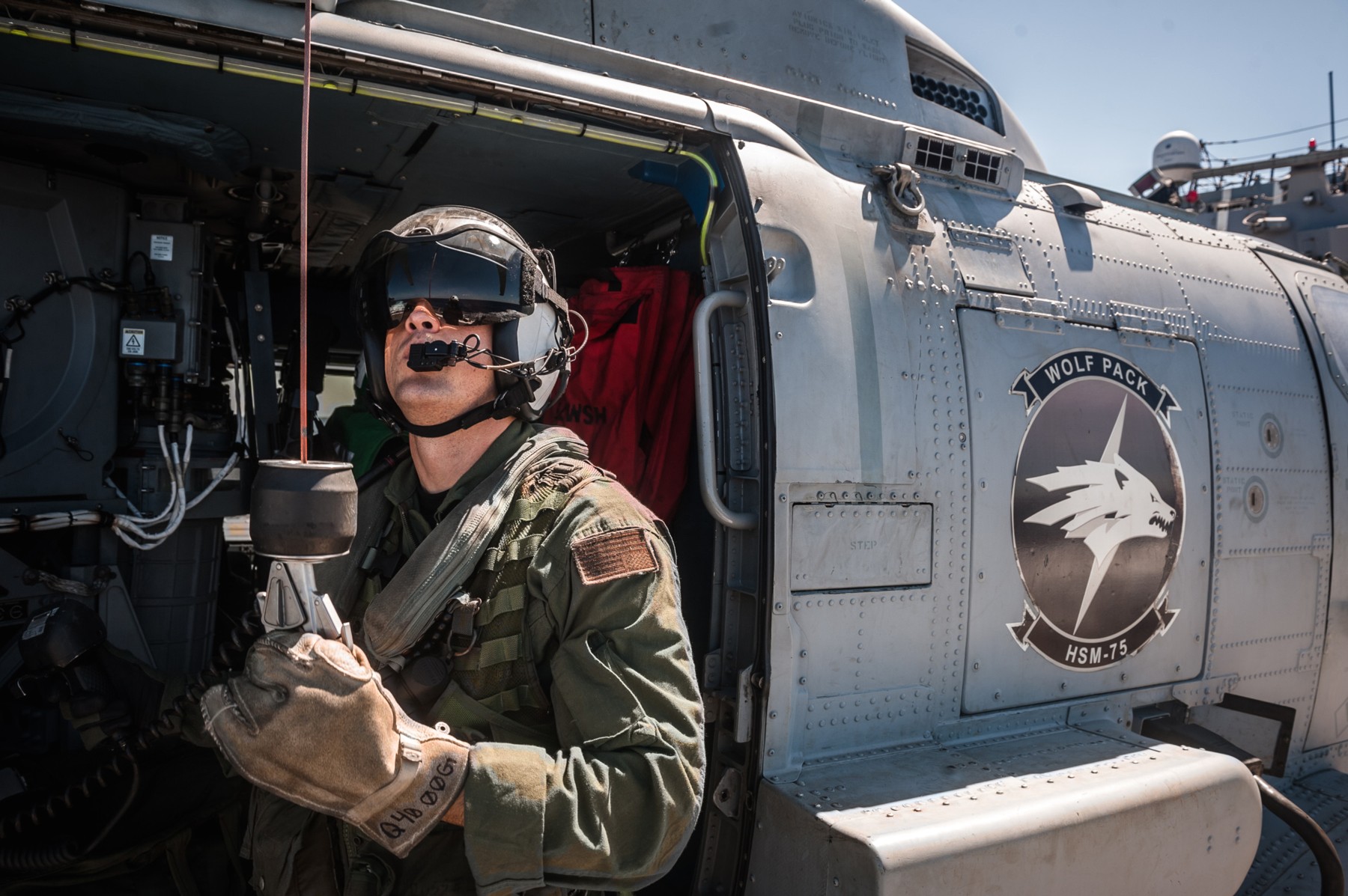 hsm-75 wolf pack helicopter maritime strike squadron mh-60r seahawk ddg-106 uss stockdale 03