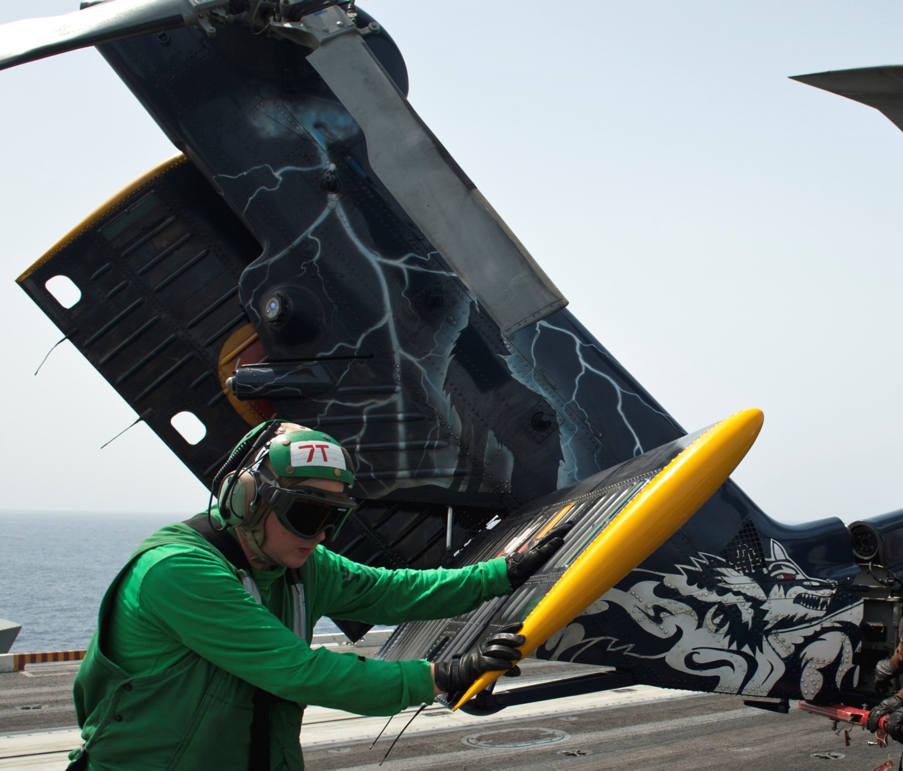 hsm-75 wolf pack helicopter maritime strike squadron mh-60r seahawk cvw-11 cvn-68 uss nimitz 25