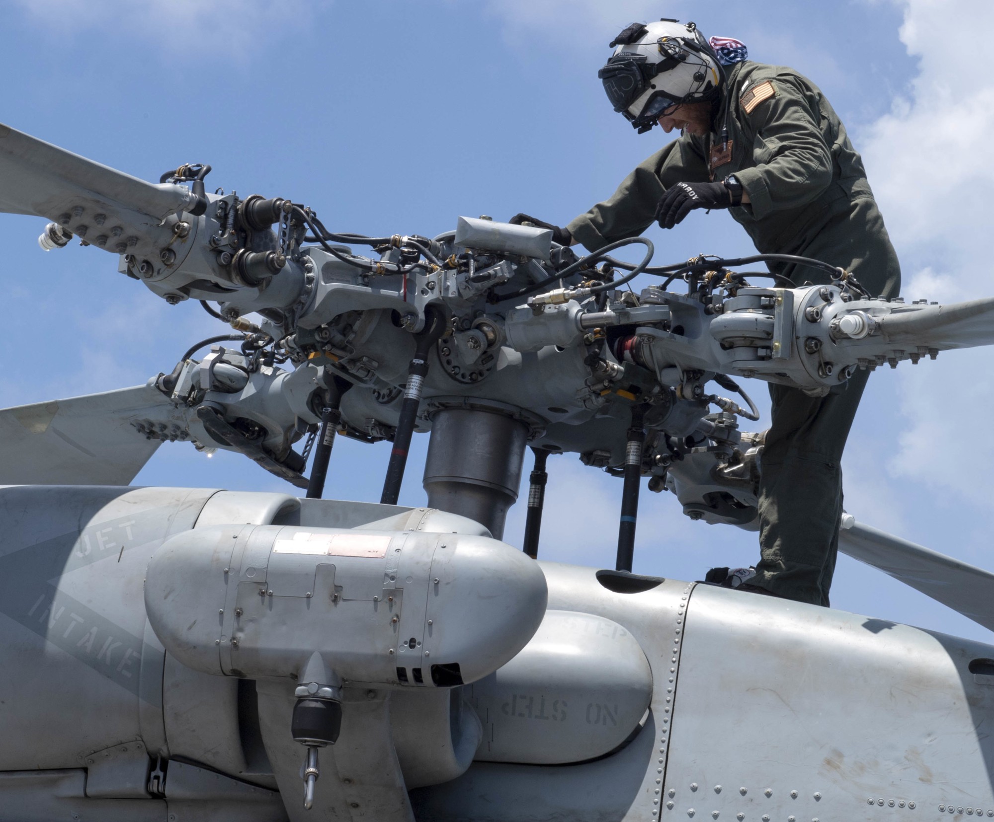 hsm-75 wolf pack helicopter maritime strike squadron mh-60r seahawk ddg-100 uss kidd 79
