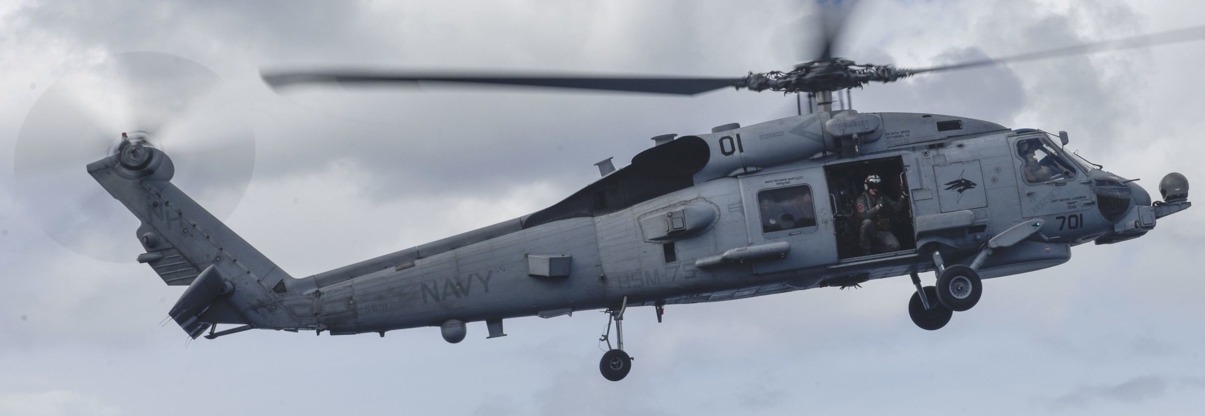 hsm-75 wolf pack helicopter maritime strike squadron mh-60r seahawk cvw-11 cvn-71 uss theodore roosevelt 81