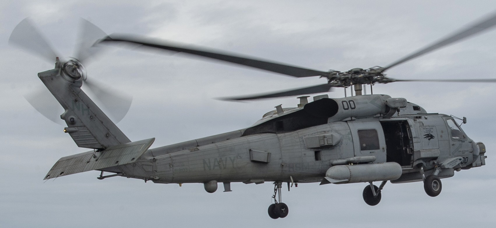 hsm-75 wolf pack helicopter maritime strike squadron mh-60r seahawk cvw-11 cvn-71 uss theodore roosevelt 91